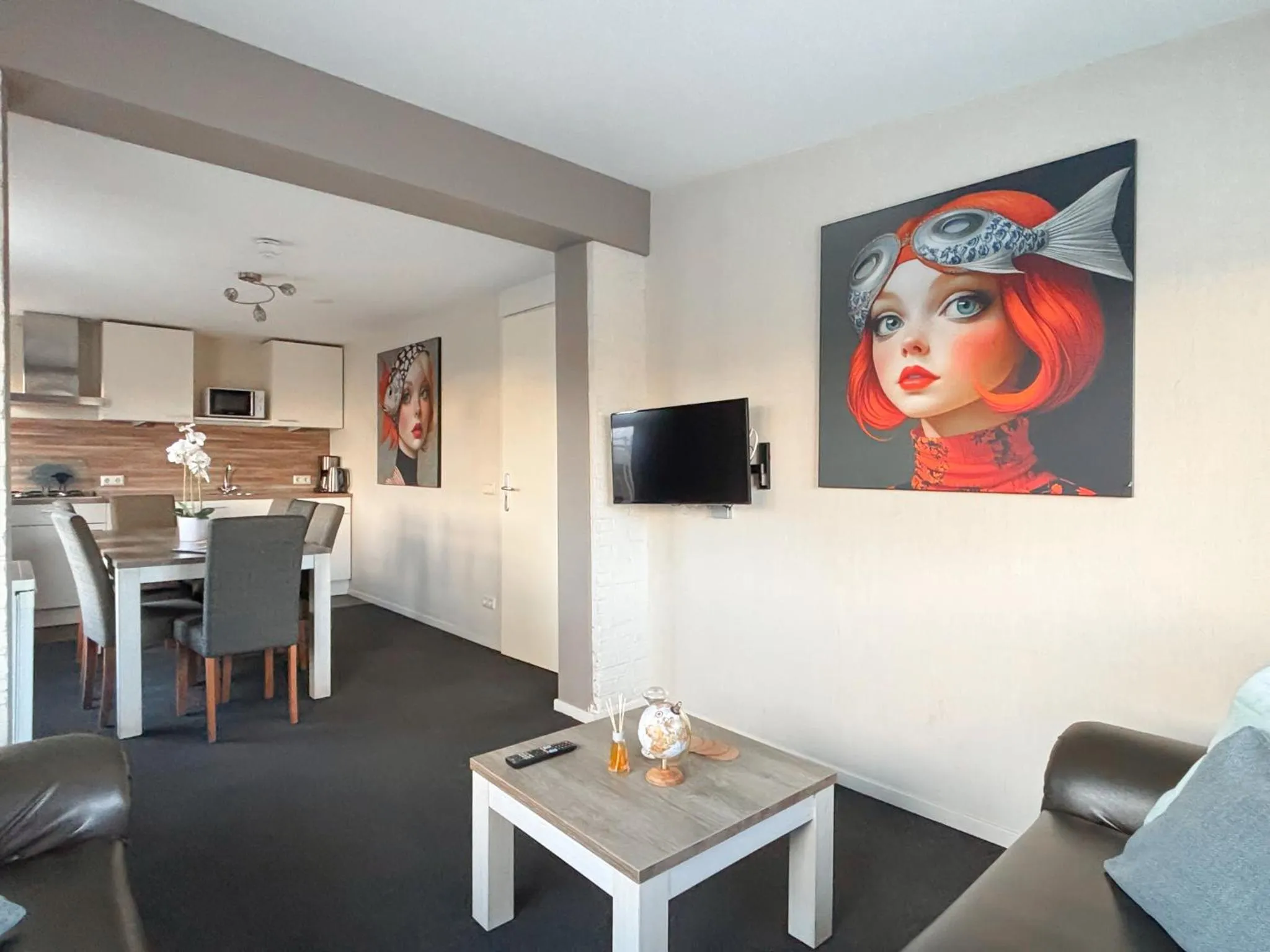 TV and multimedia in VISSERSLUST Rooms, Apartments and Houseboats