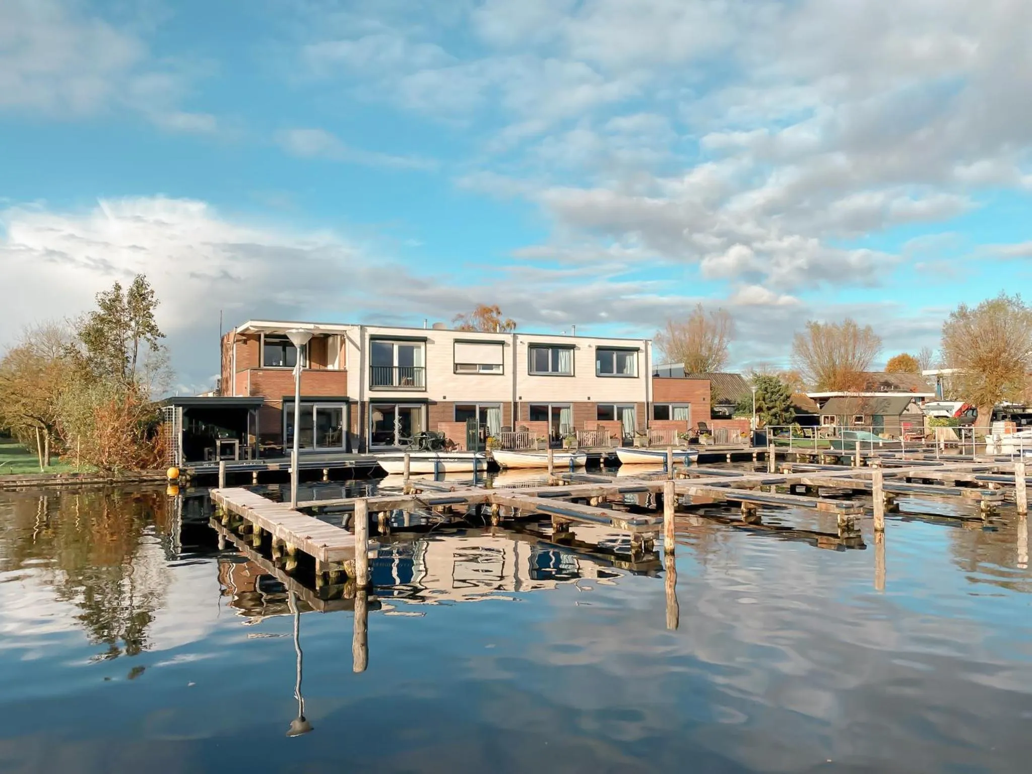 Property building in VISSERSLUST Rooms, Apartments and Houseboats