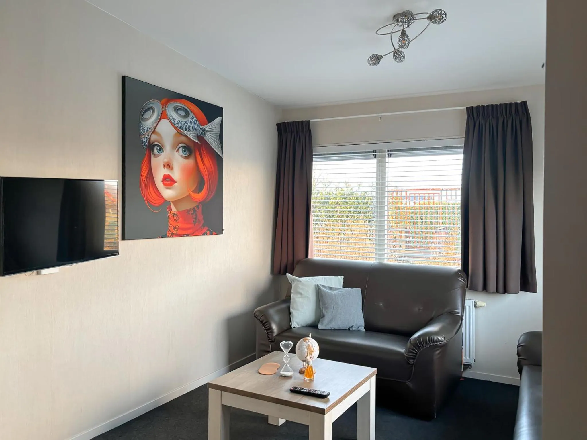 TV and multimedia in VISSERSLUST Rooms, Apartments and Houseboats