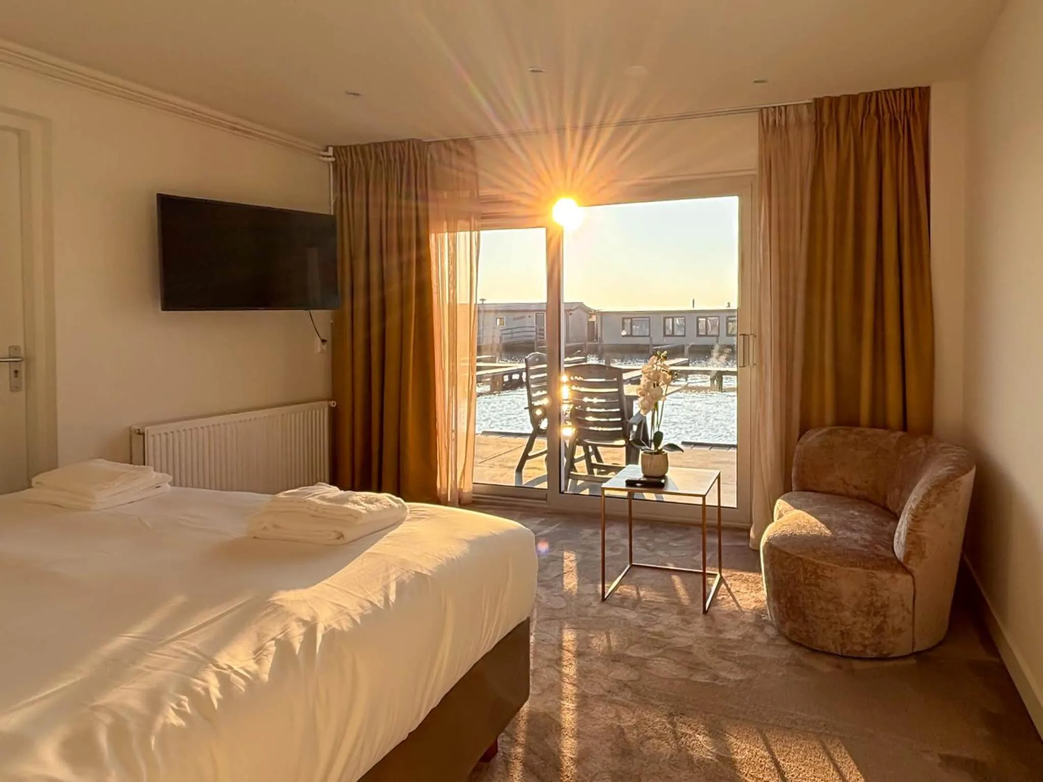 Bed in VISSERSLUST Rooms, Apartments and Houseboats