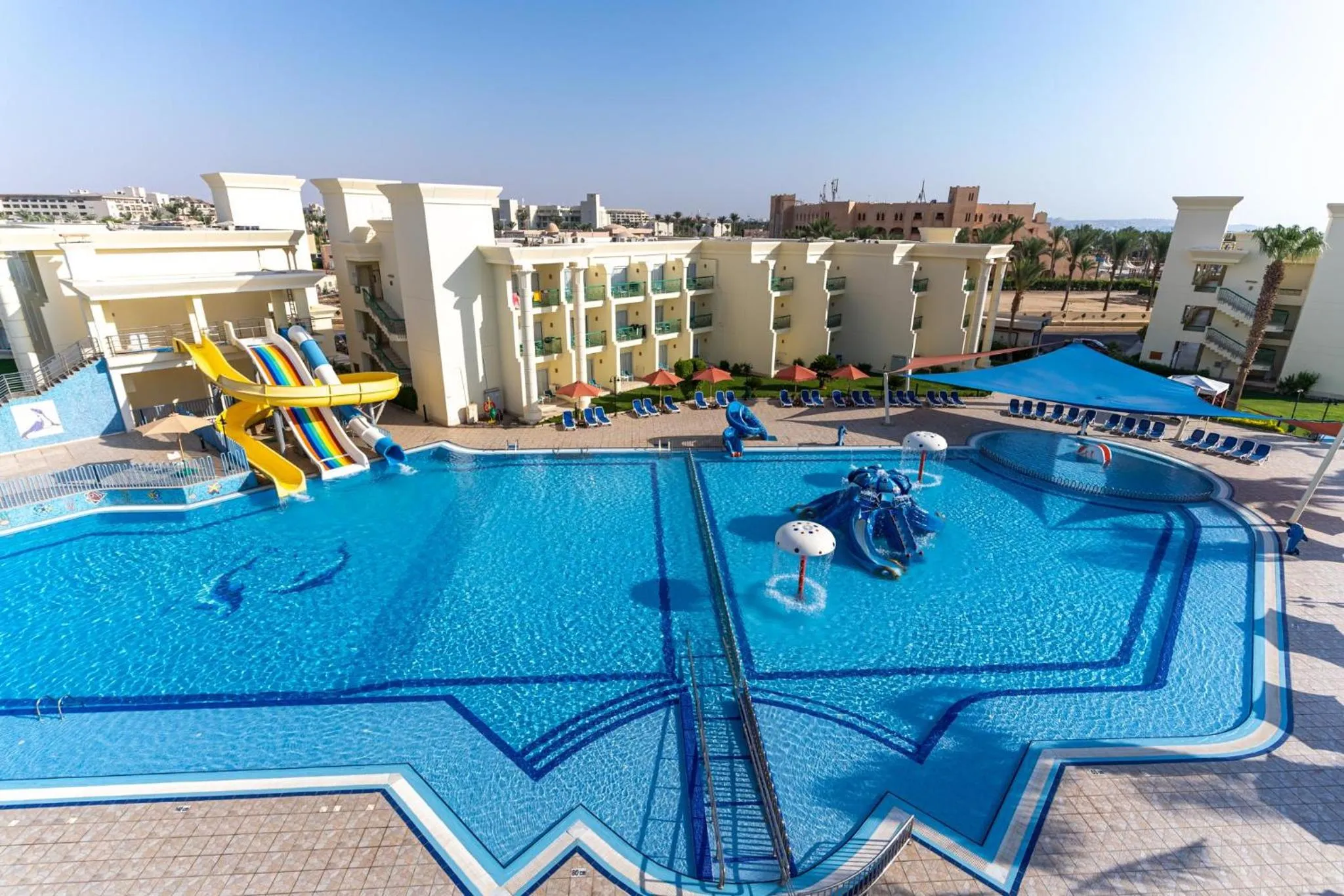 Swimming pool in Swiss Inn Resort Hurghada