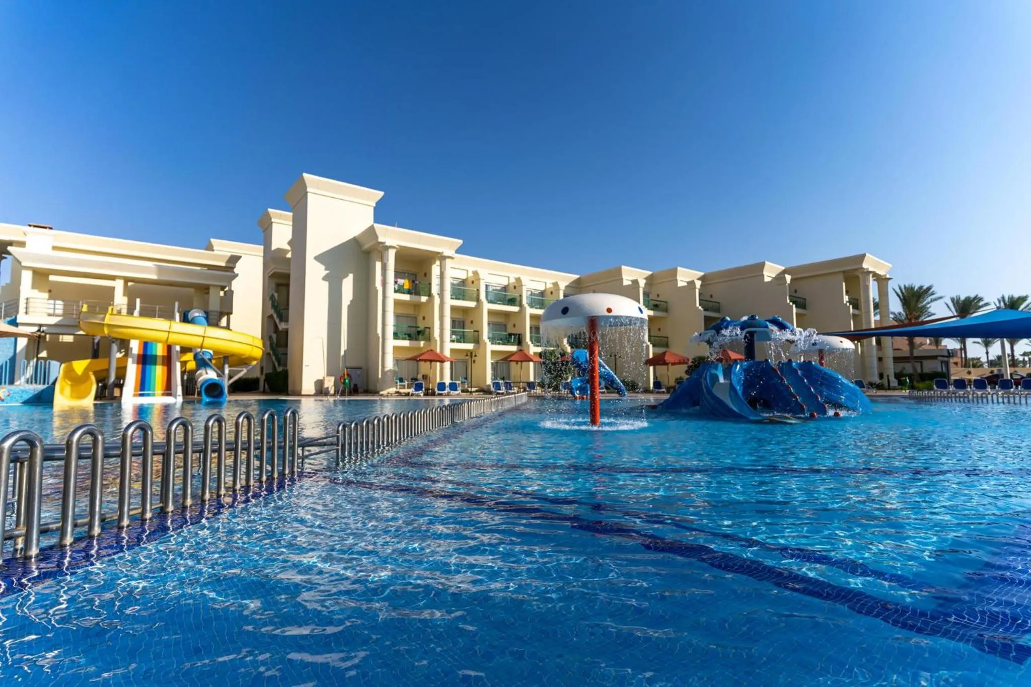 Swimming pool in Swiss Inn Resort Hurghada