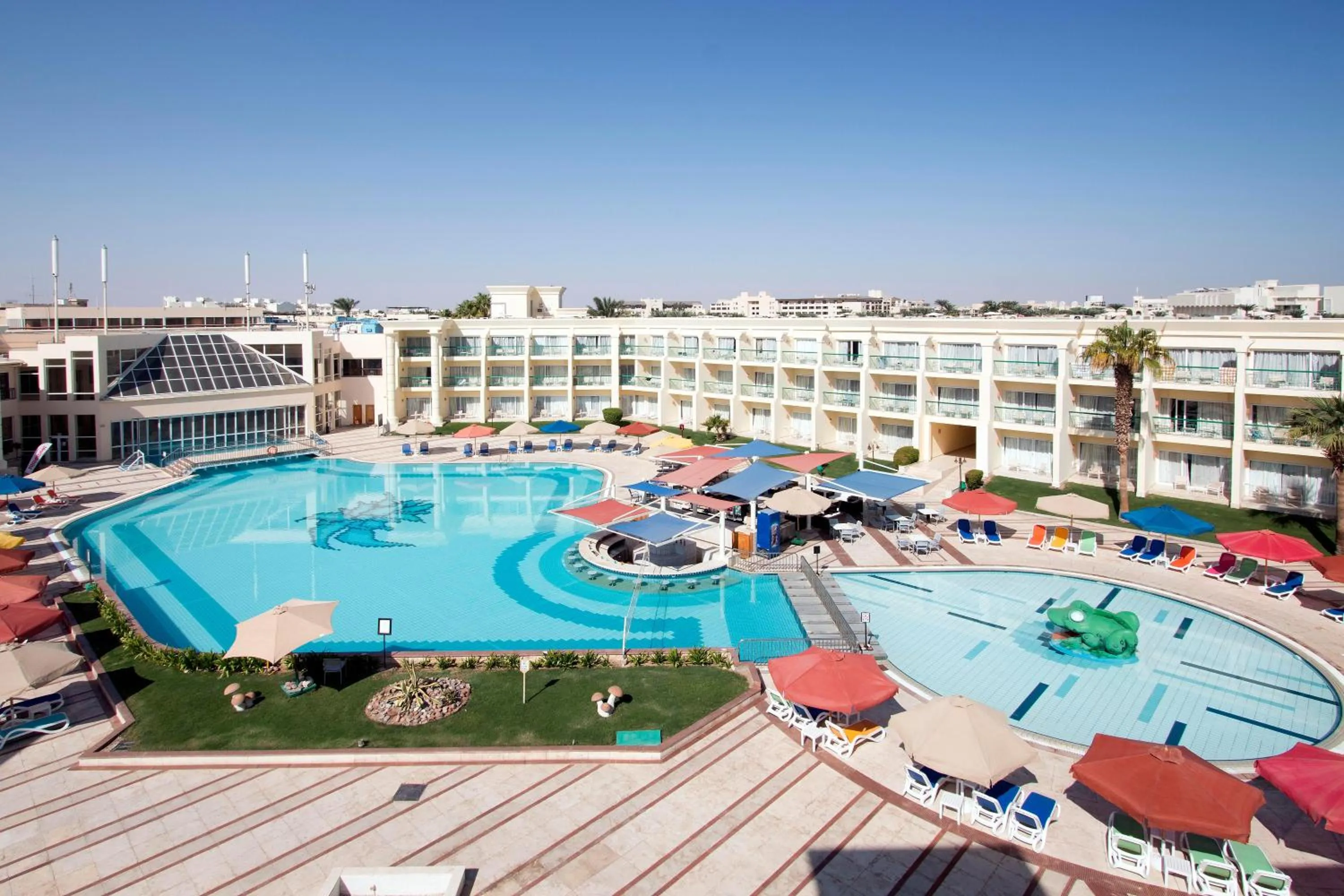 Swimming pool in Swiss Inn Resort Hurghada