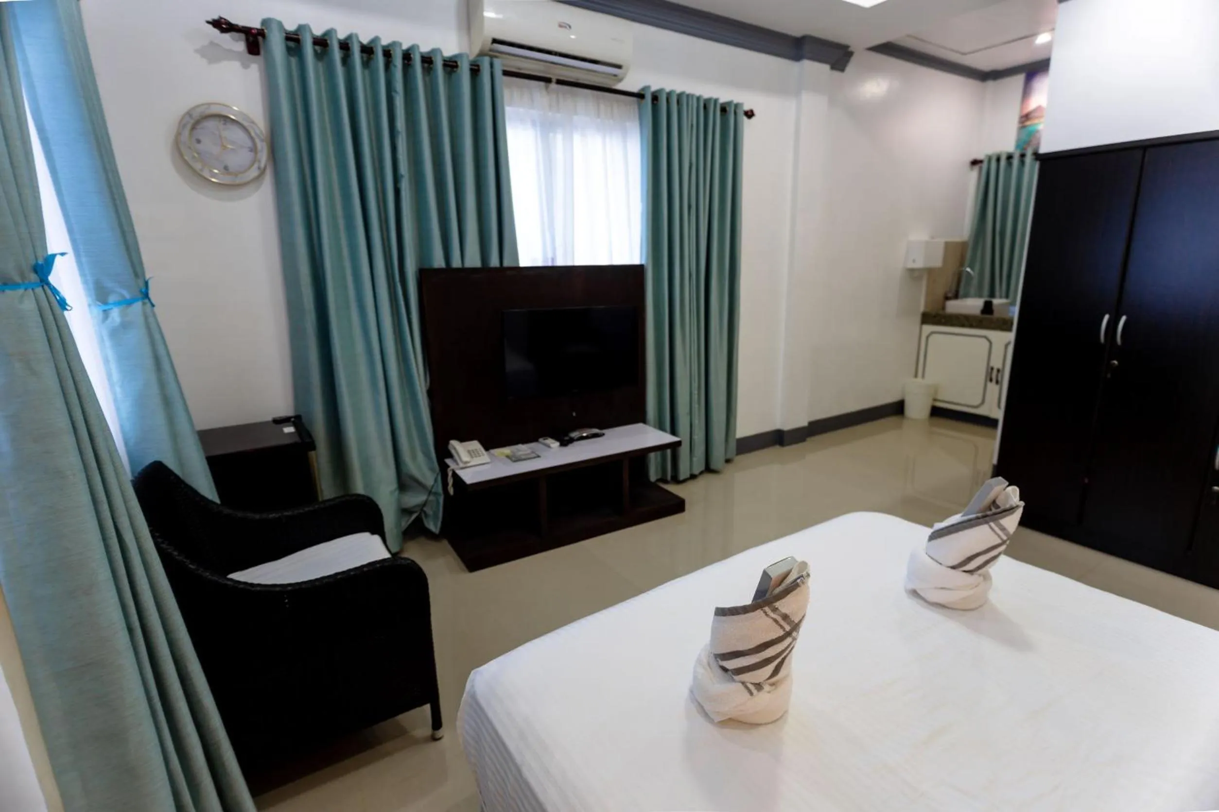 Bed in MADISON GARDEN AND RESIDENCES