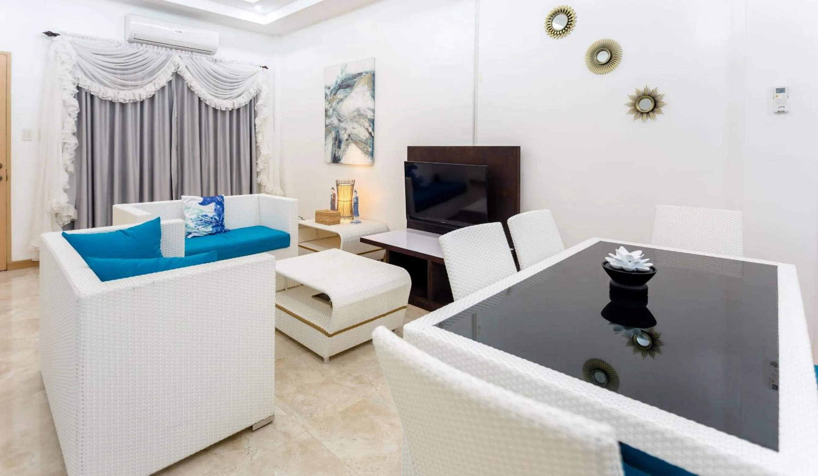 Living room, Bed in MADISON GARDEN AND RESIDENCES