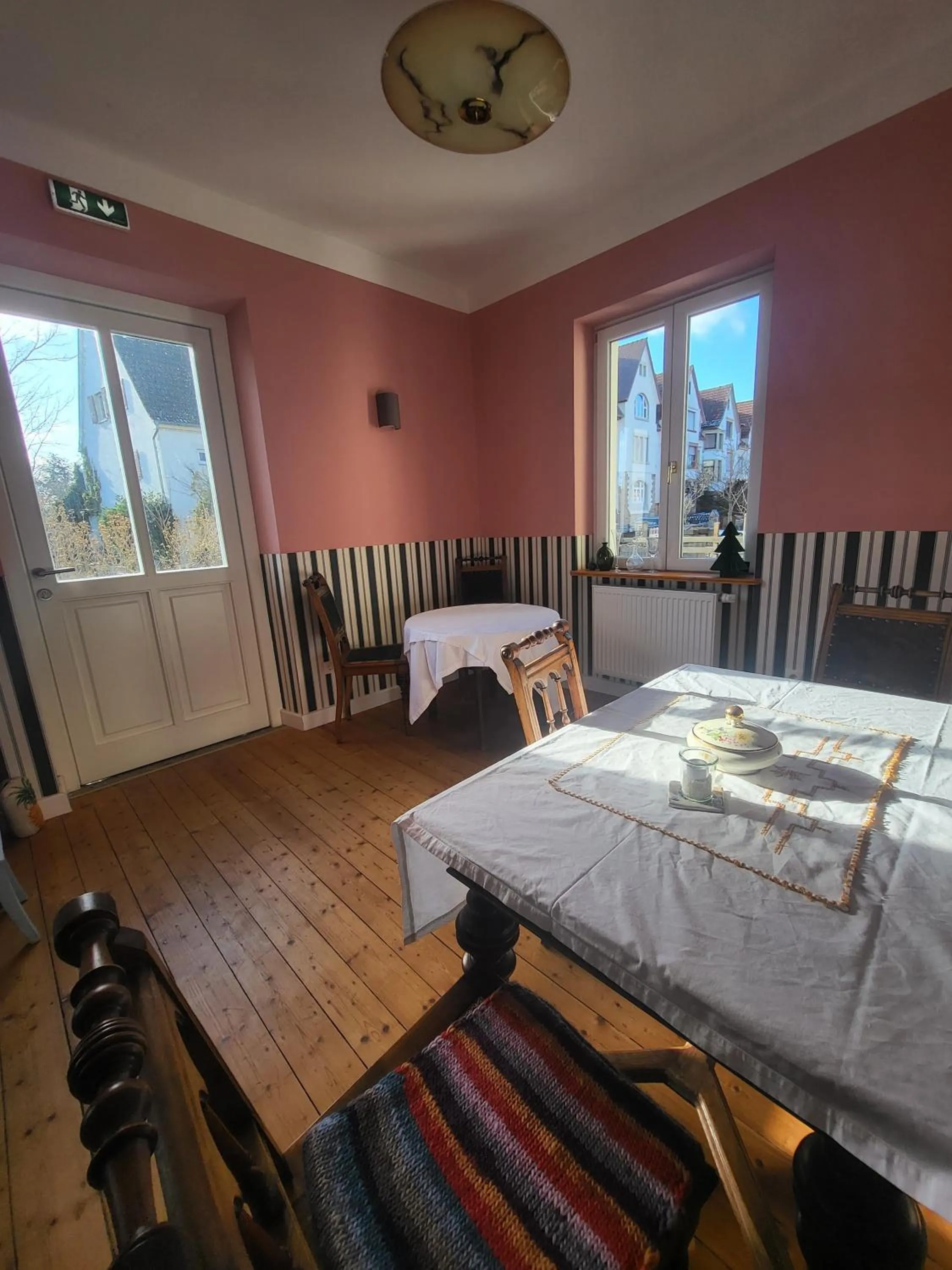 Communal lounge/ TV room in Emmas