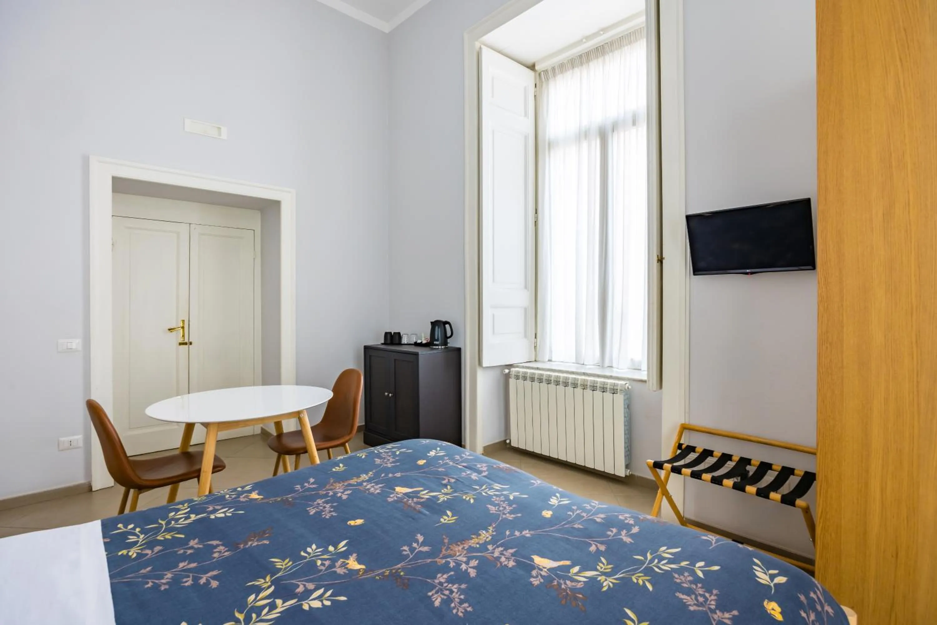 Other, Bed in Piano Nobile by Napoliapartments