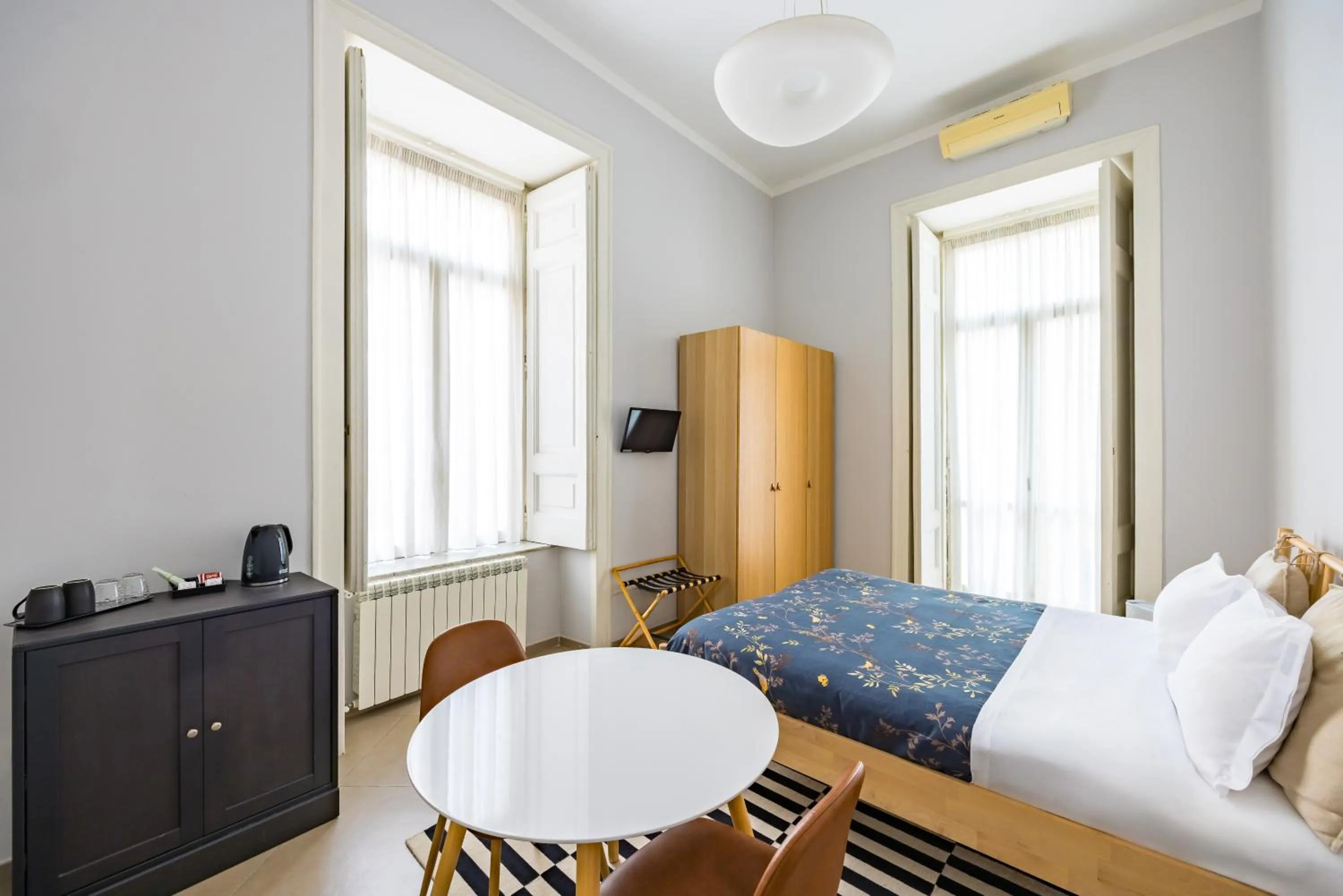 Other, Bed in Piano Nobile by Napoliapartments