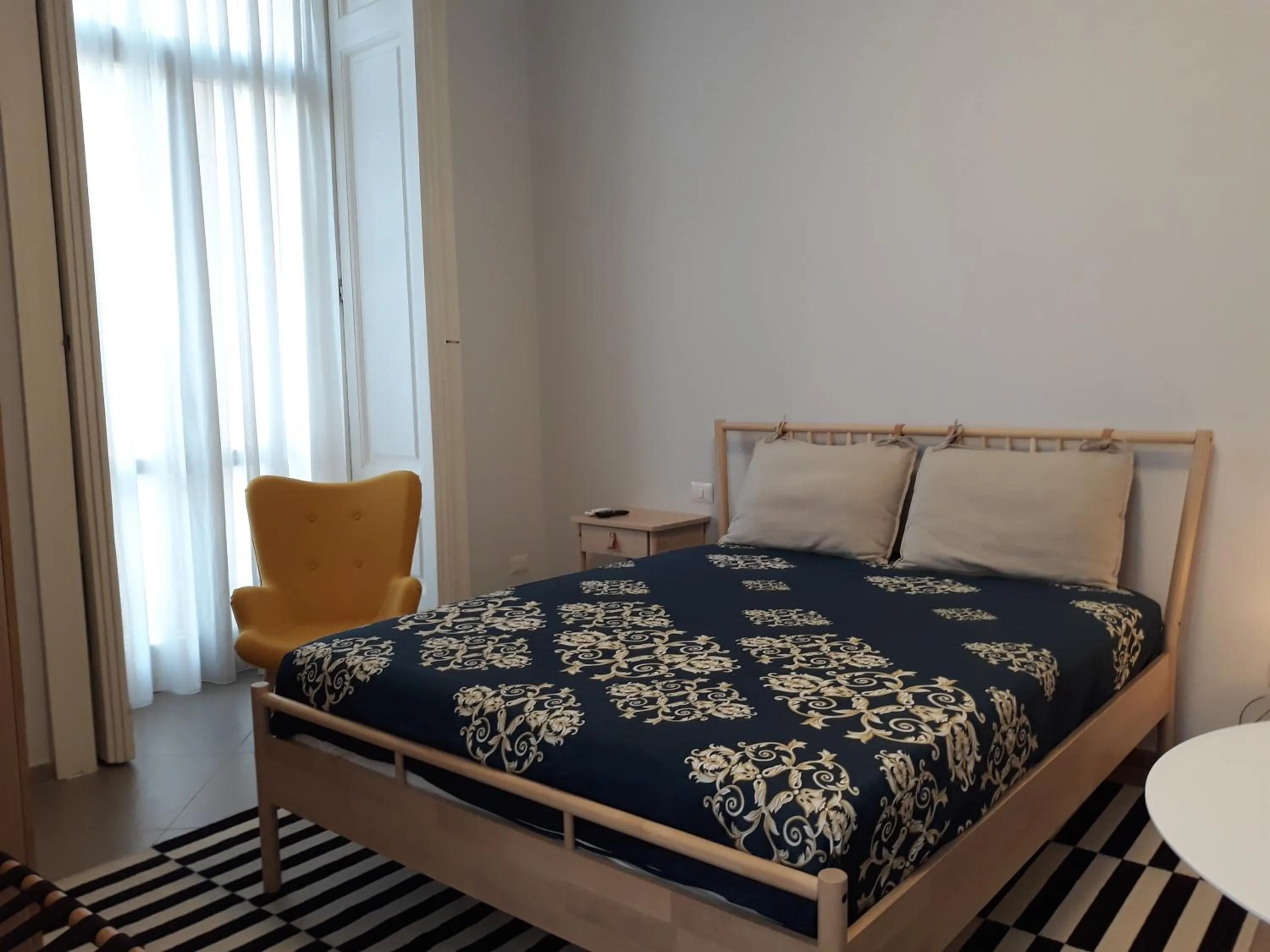 Bed in Piano Nobile by Napoliapartments