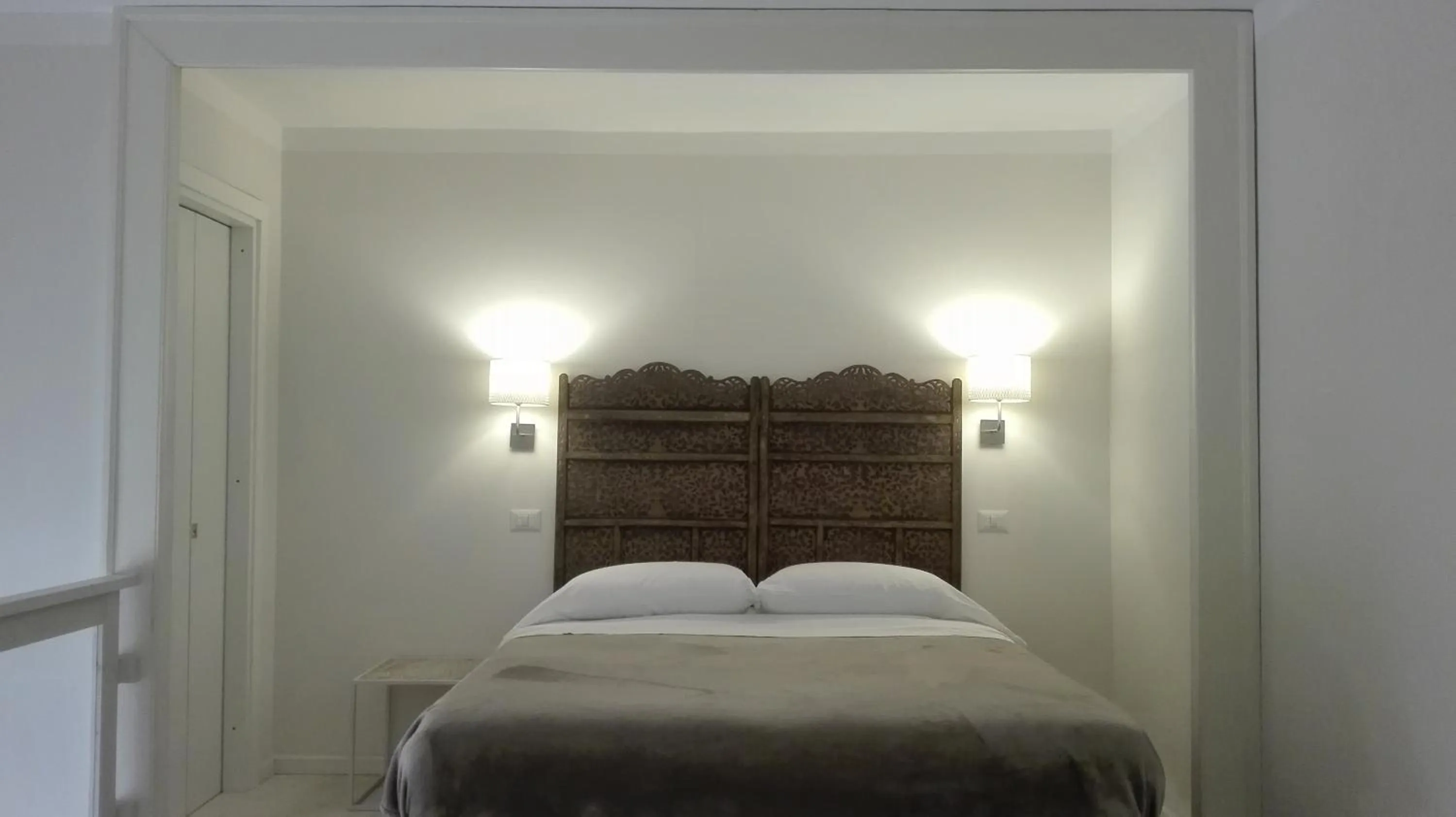 Bedroom, Bed in Piano Nobile by Napoliapartments