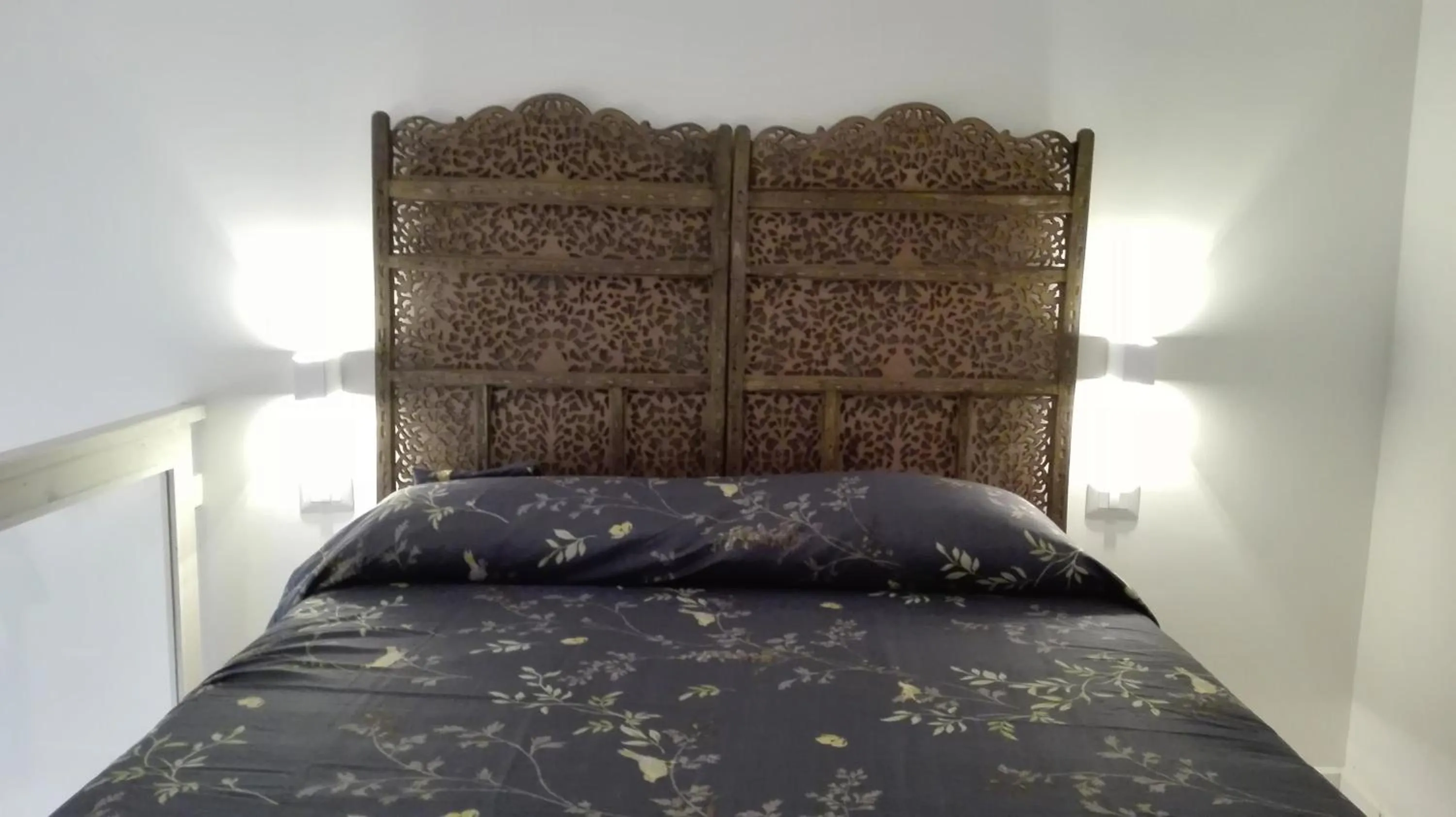 Bed in Piano Nobile by Napoliapartments