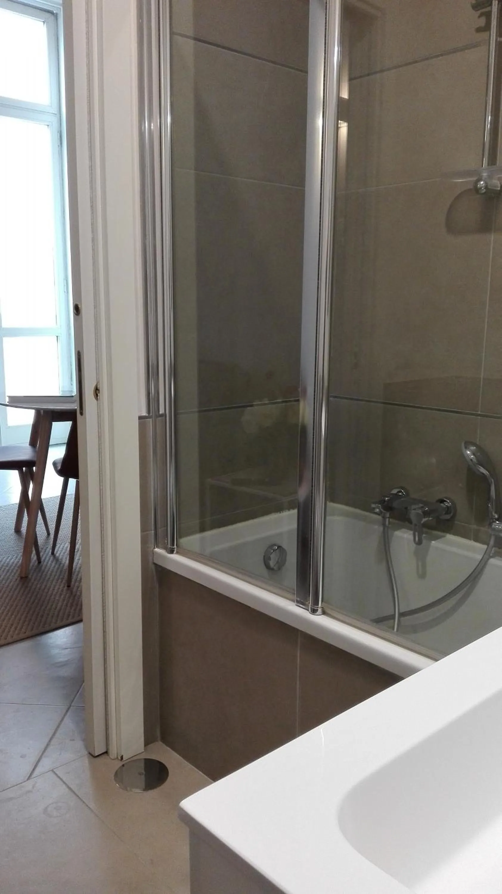 Bathroom in Piano Nobile by Napoliapartments