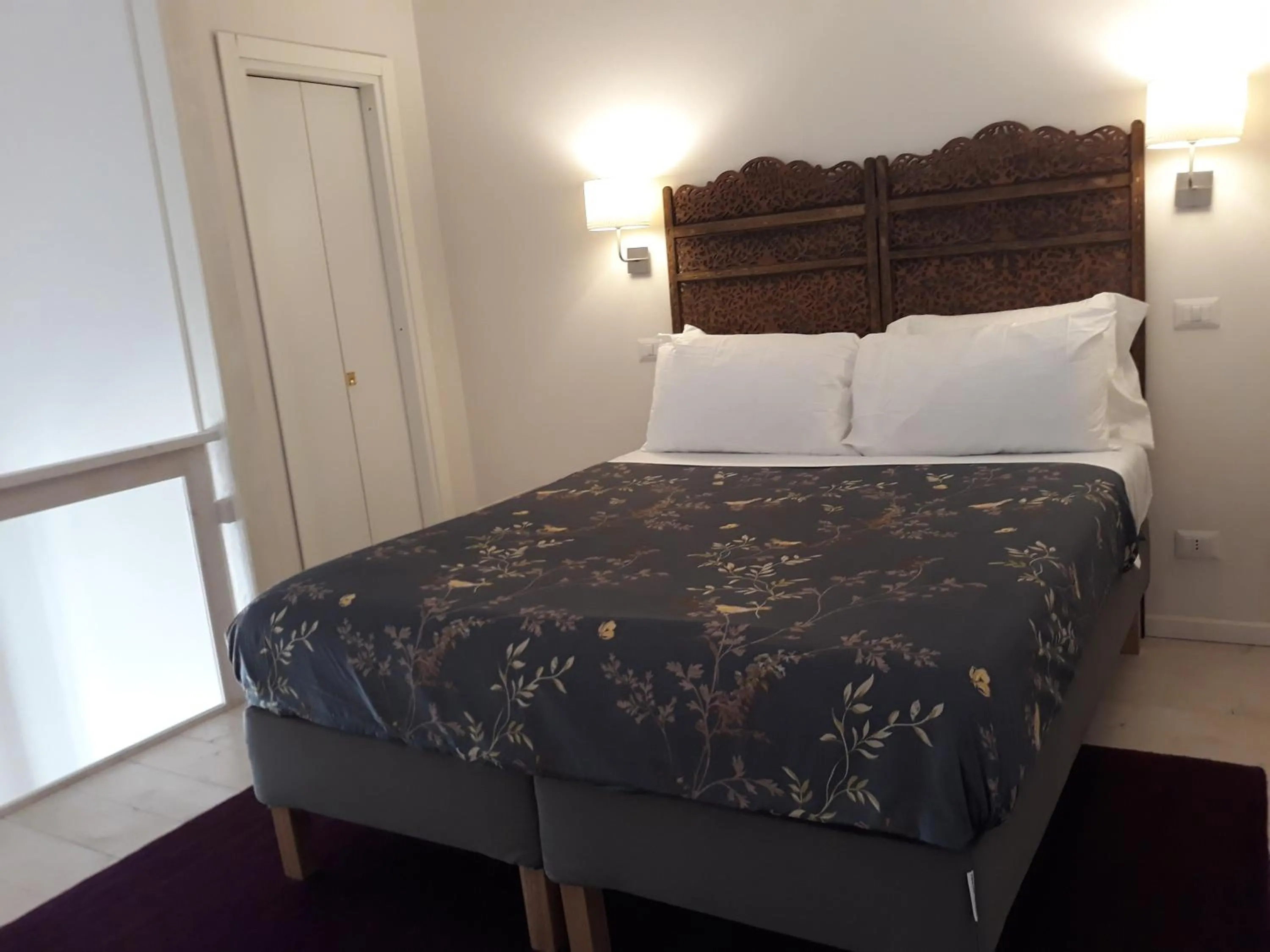 Bedroom, Bed in Piano Nobile by Napoliapartments