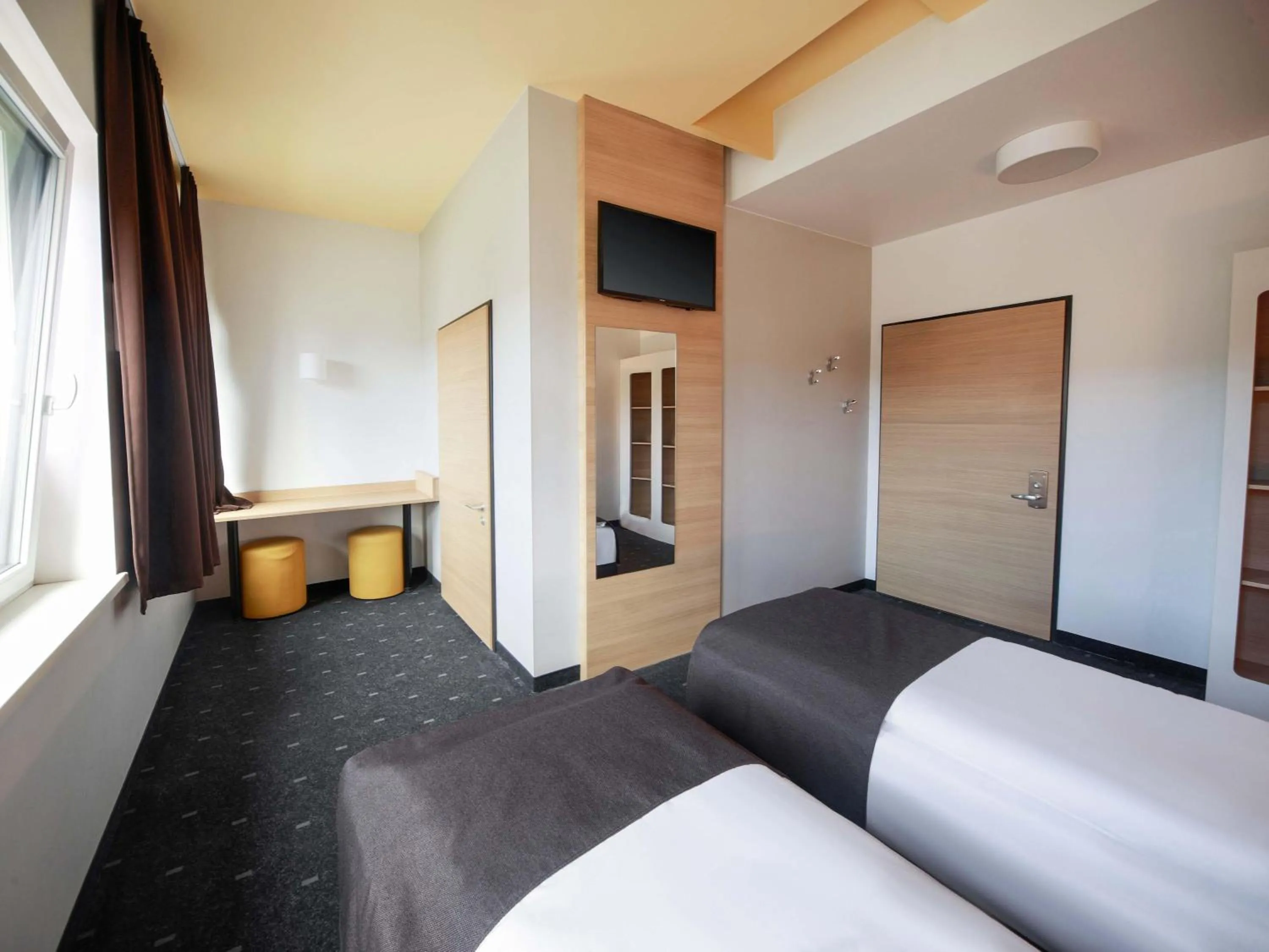 Photo of the whole room, Bed in B&B Hotel Jena