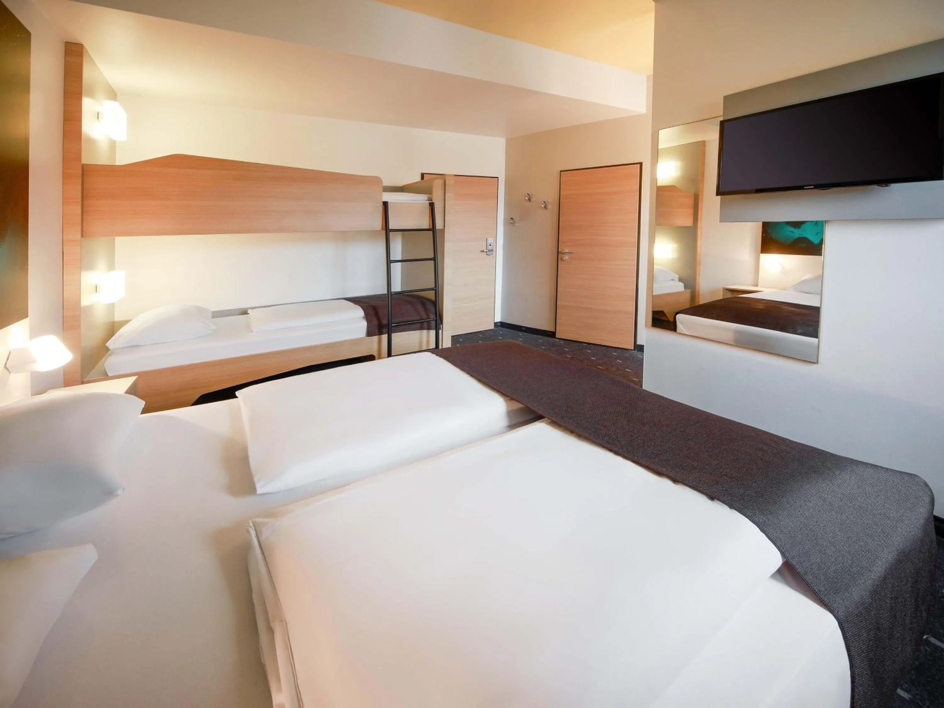 Photo of the whole room, Bed in B&B Hotel Jena