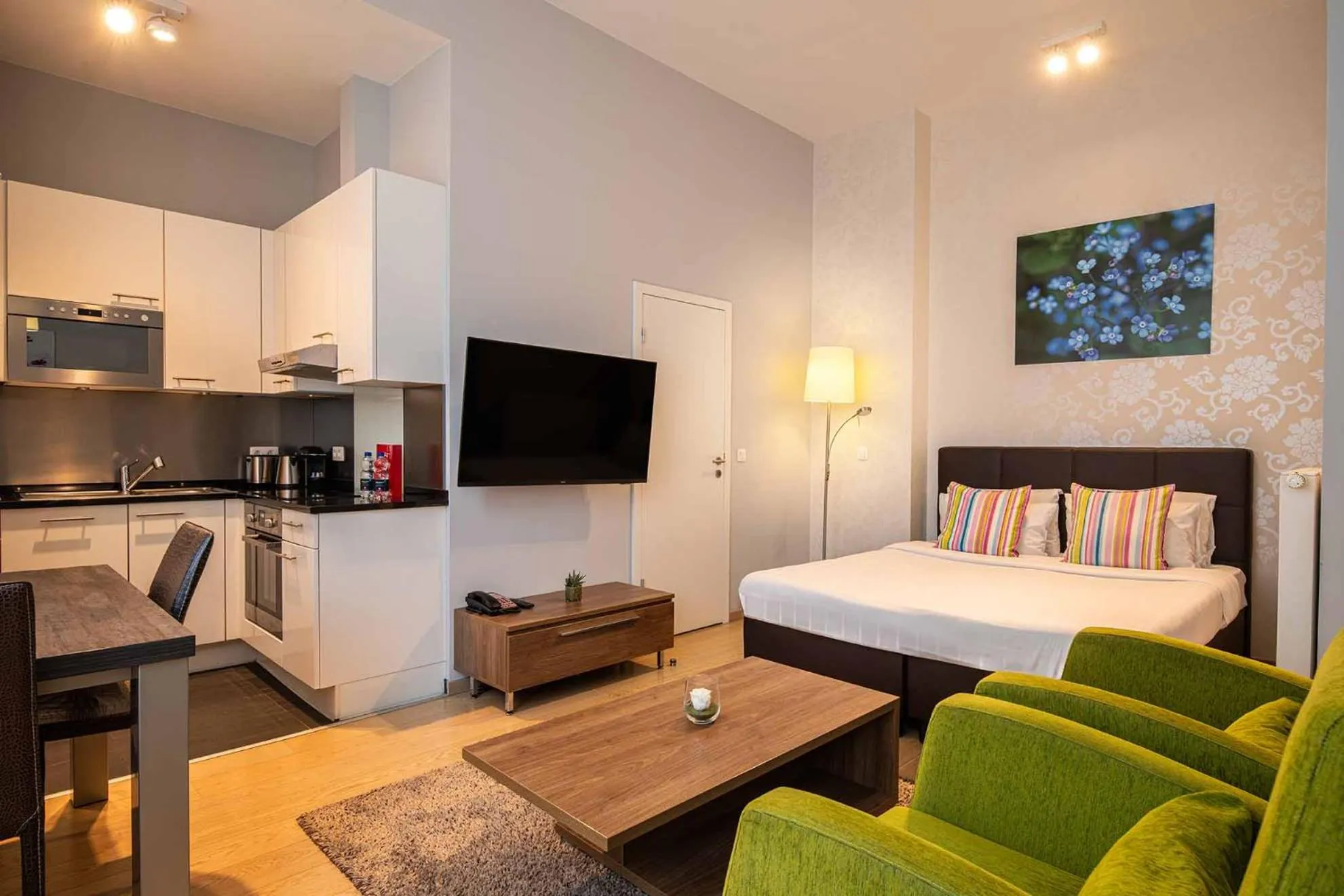 Kitchen or kitchenette, Bed in Thon Residence Florence Aparthotel