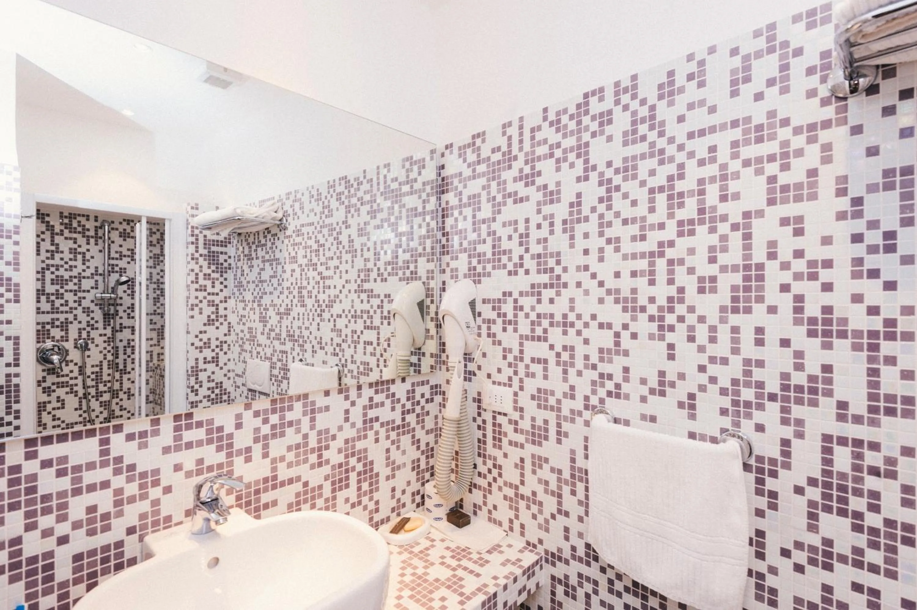 Bathroom in Hotel Melograno