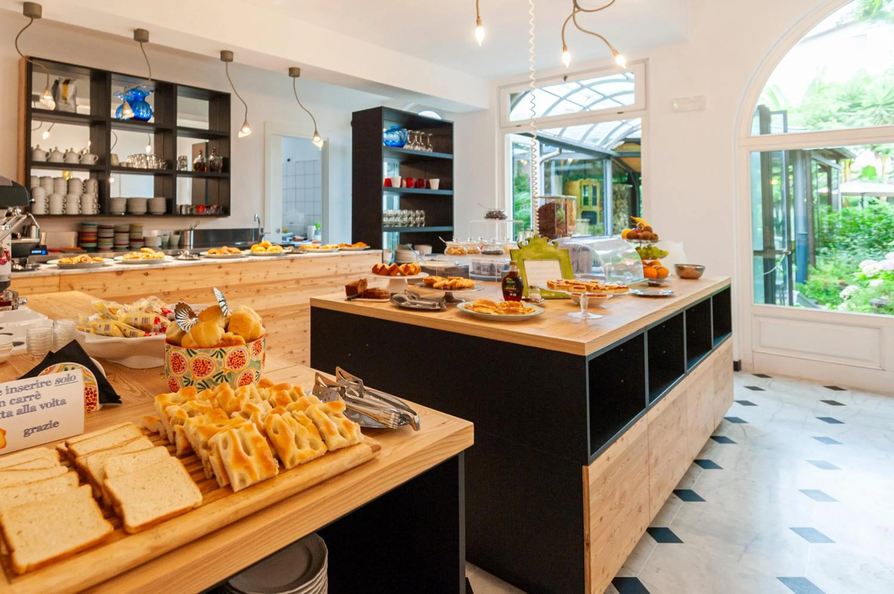 Buffet breakfast in Hotel Melograno