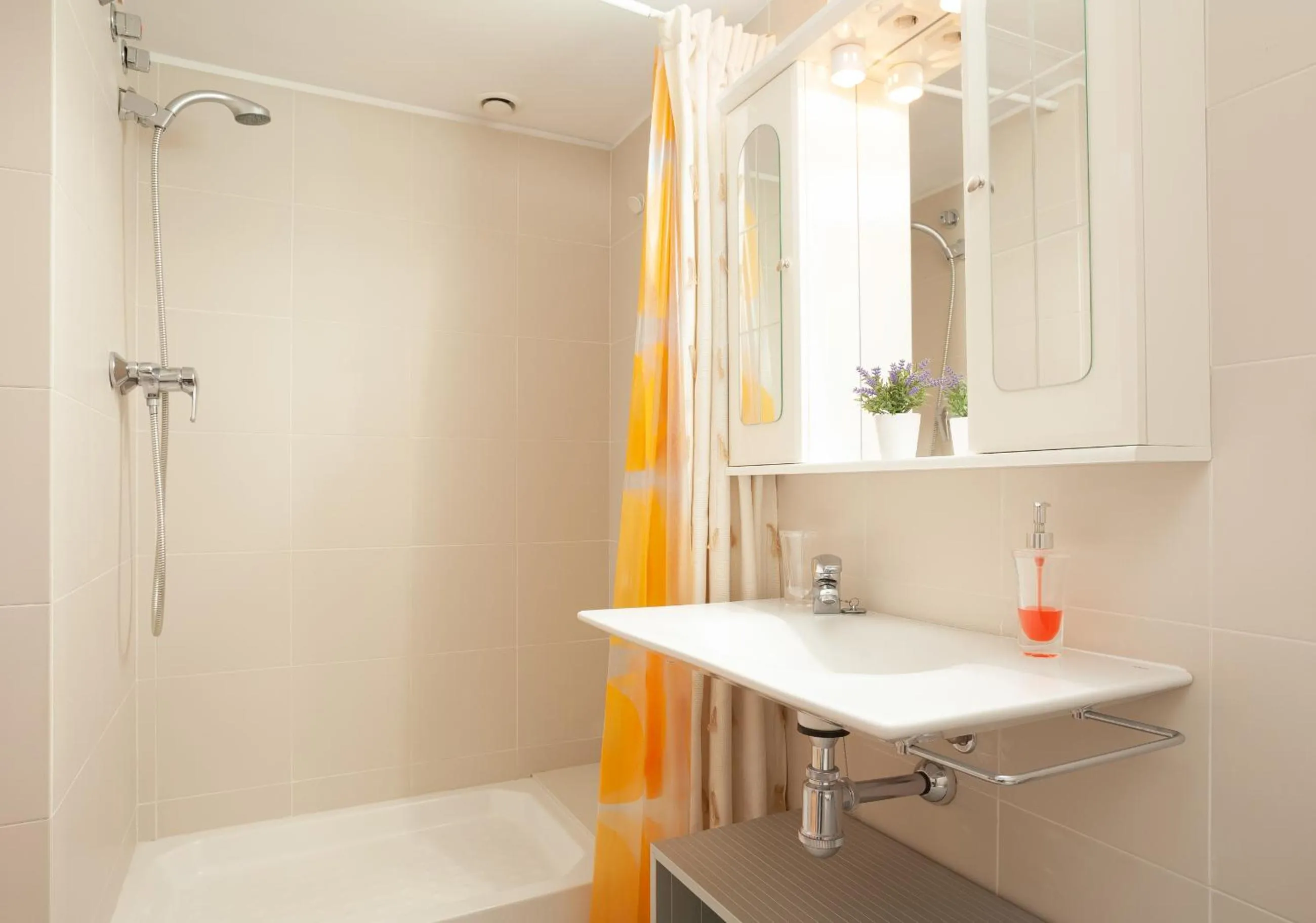 Shower in Lets Holidays Excellent apartment next beach 6
