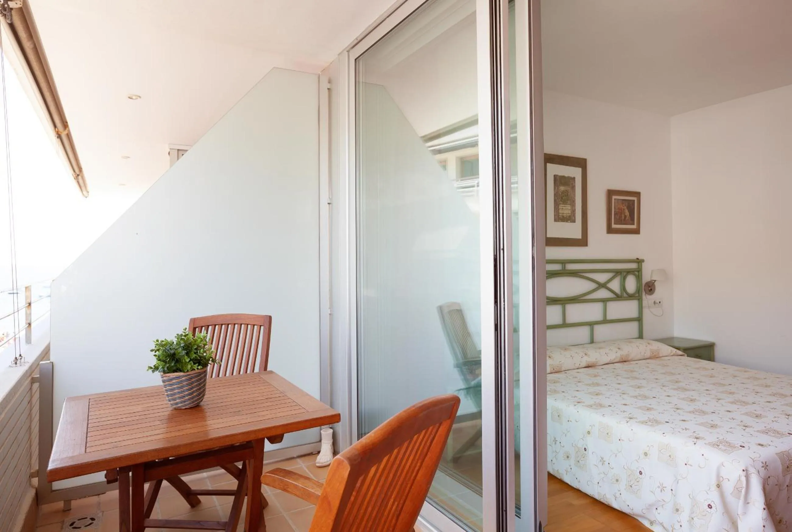 Balcony/Terrace, Bed in Lets Holidays Excellent apartment next beach 6