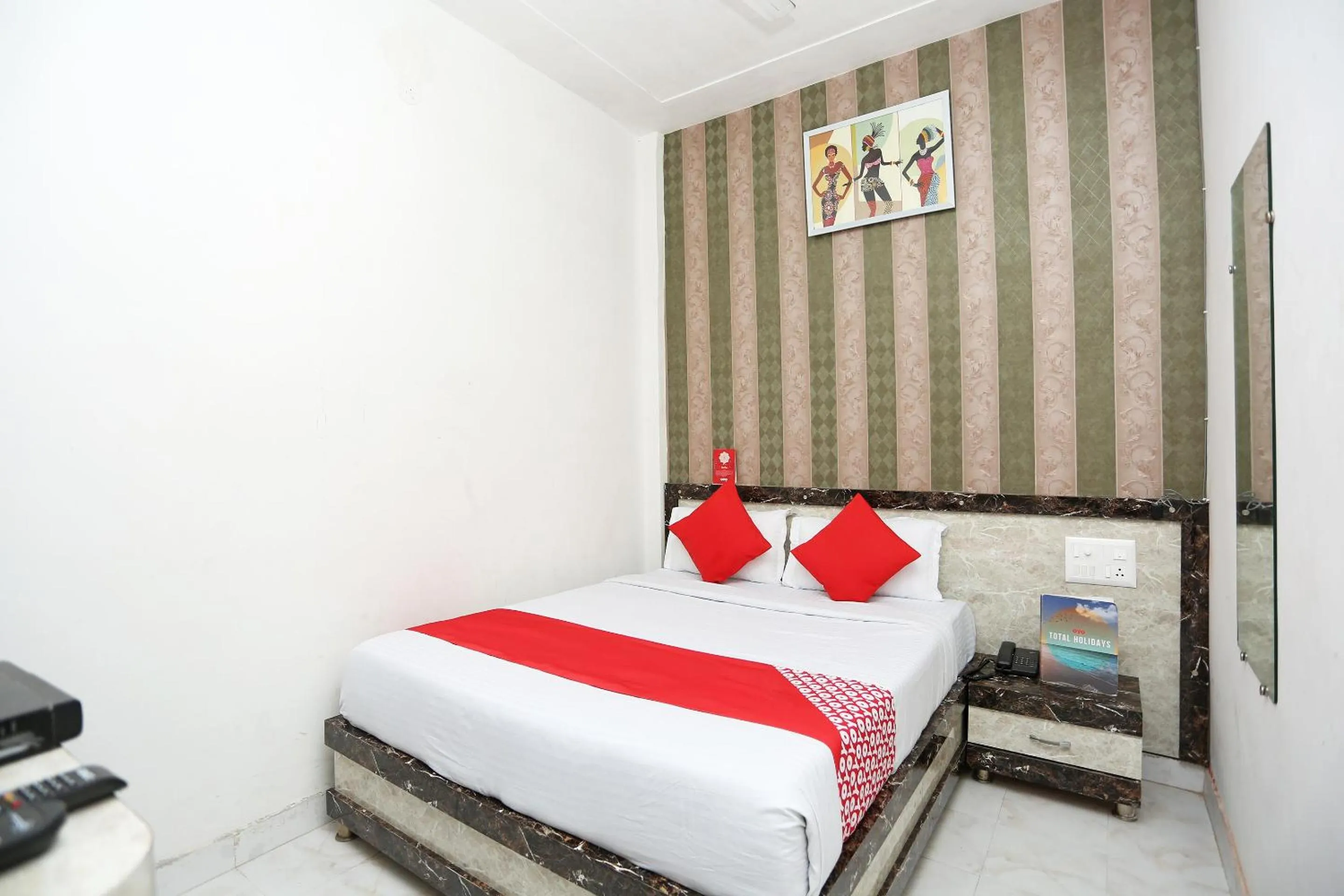 Bedroom, Bed in Hotel O Blue Moon