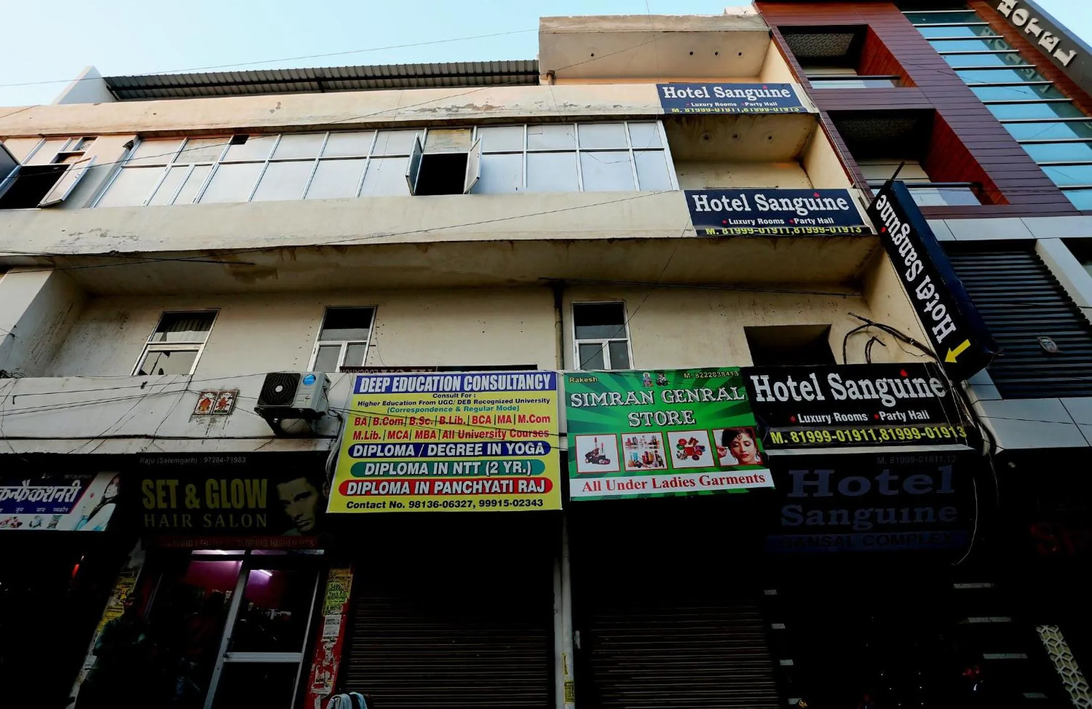 Facade/entrance in Hotel O Blue Moon