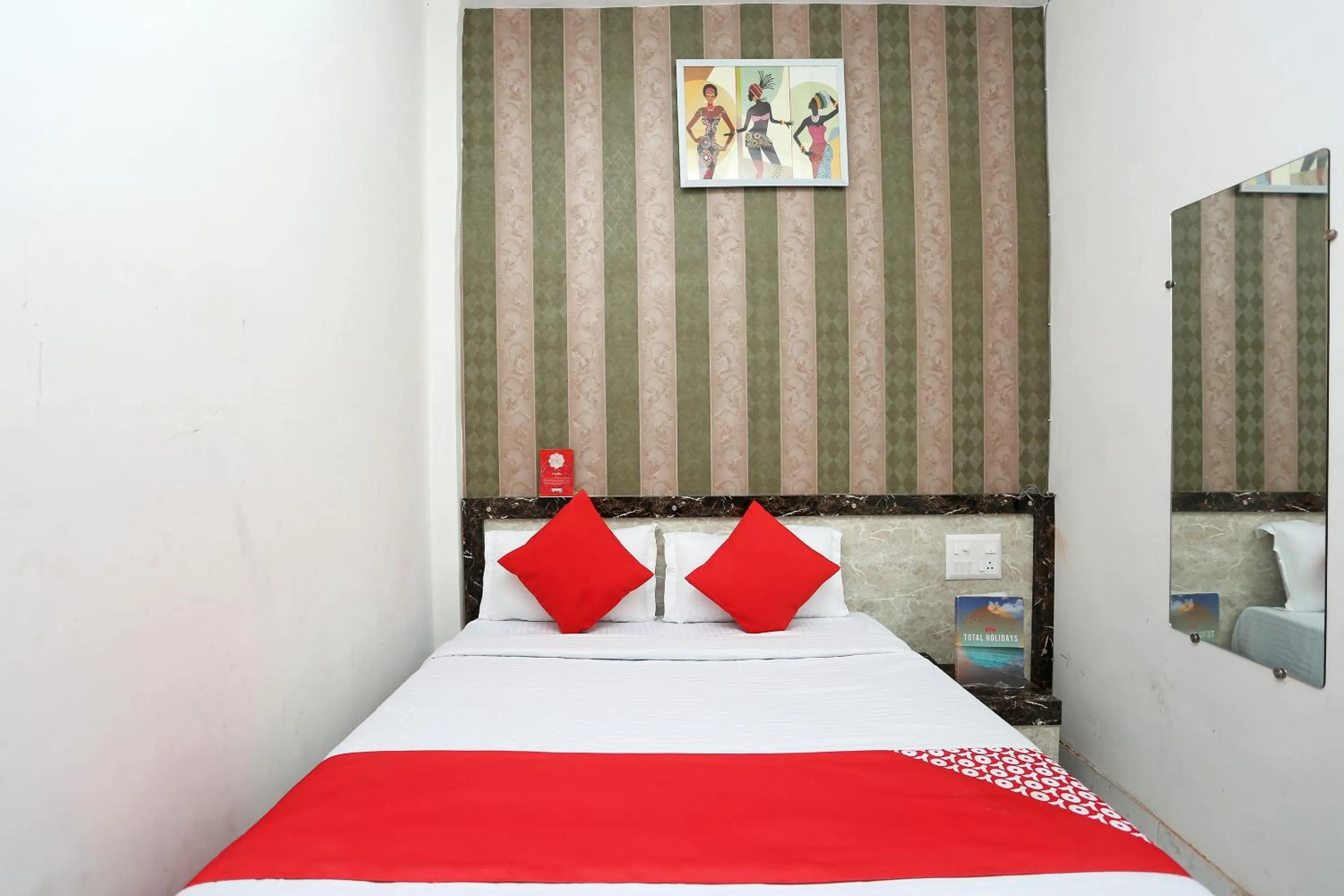 Bedroom, Bed in Hotel O Blue Moon