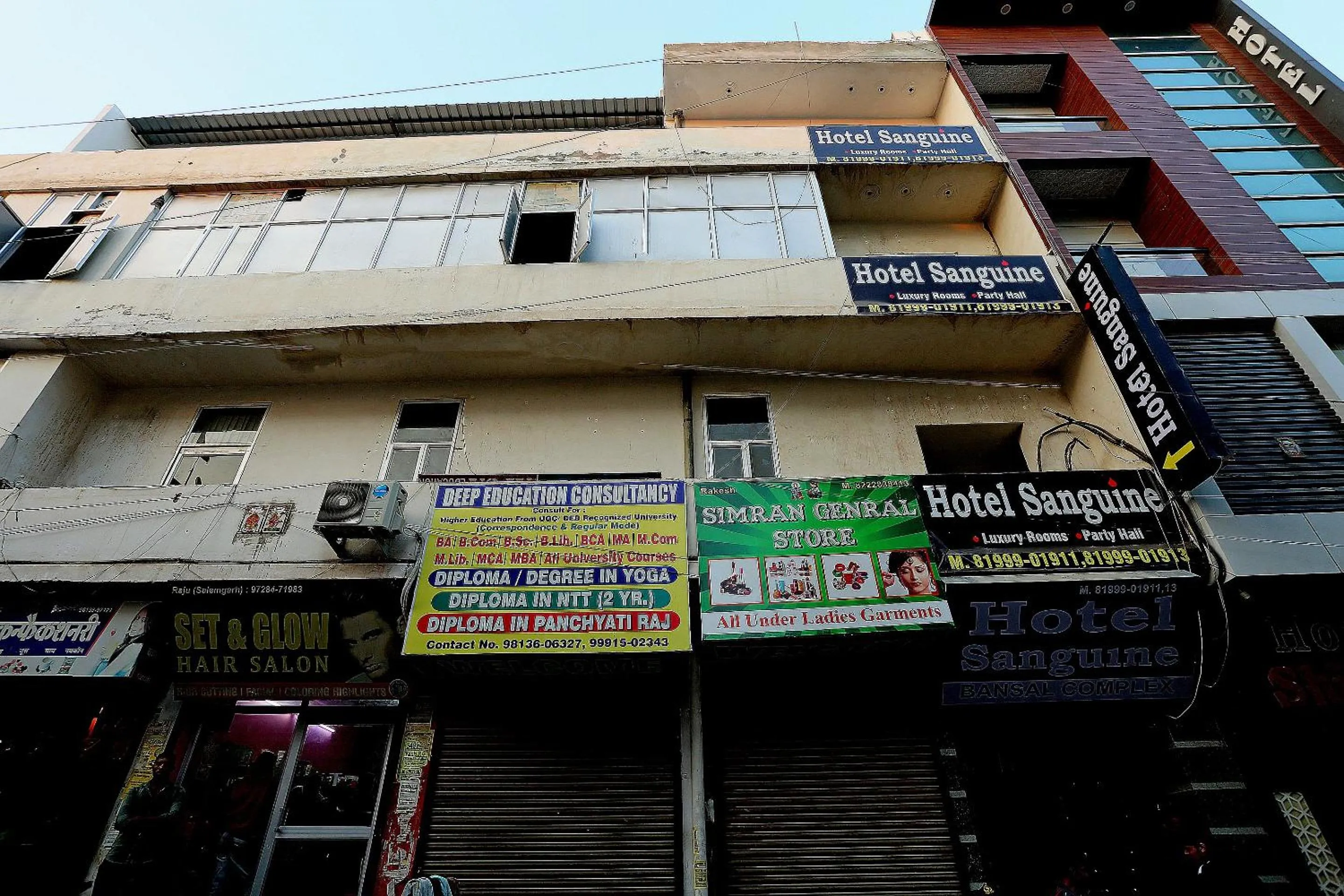 Facade/entrance in Hotel O Blue Moon