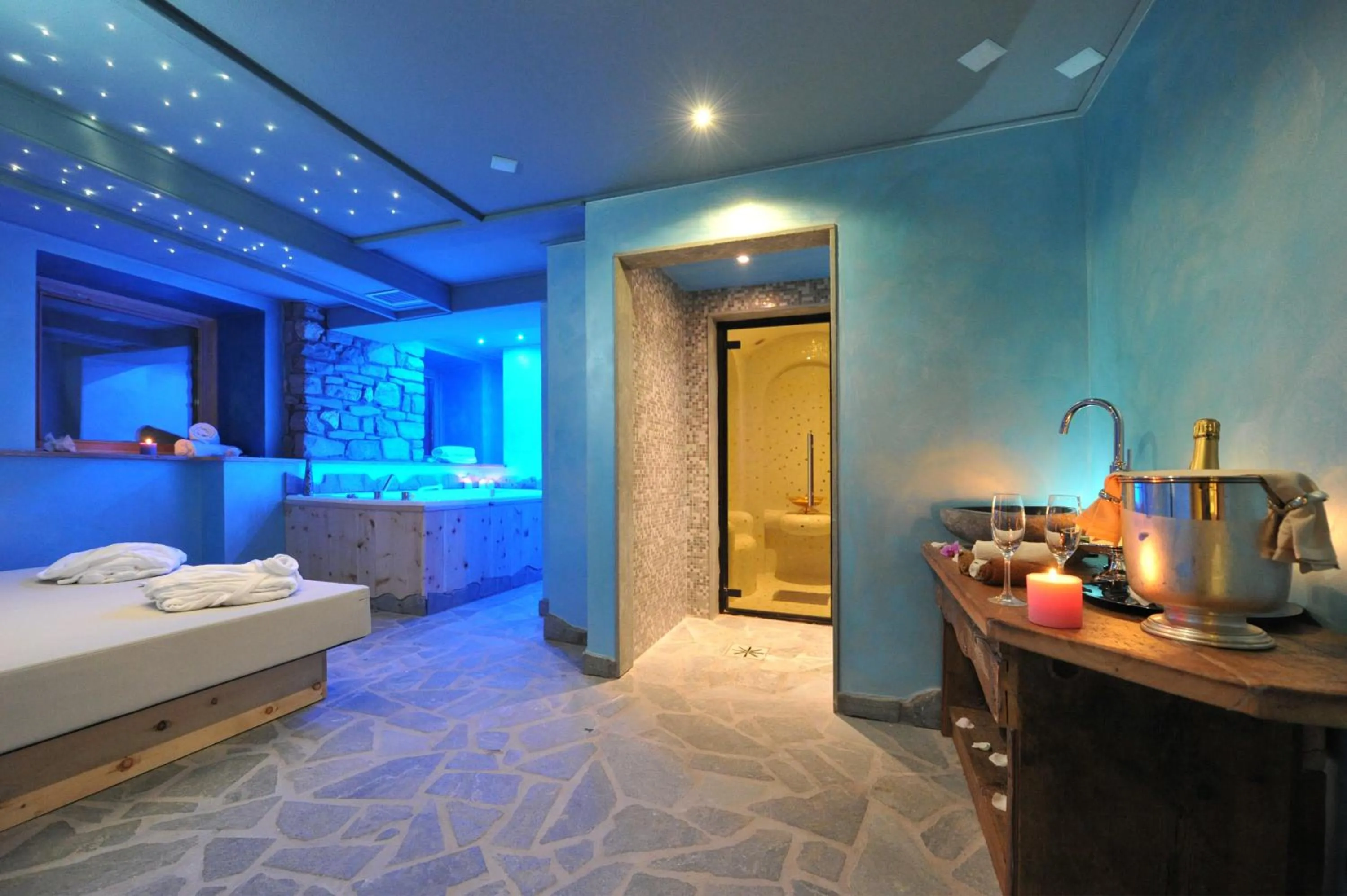Spa and wellness centre/facilities, Bed in Hotel Bucaneve