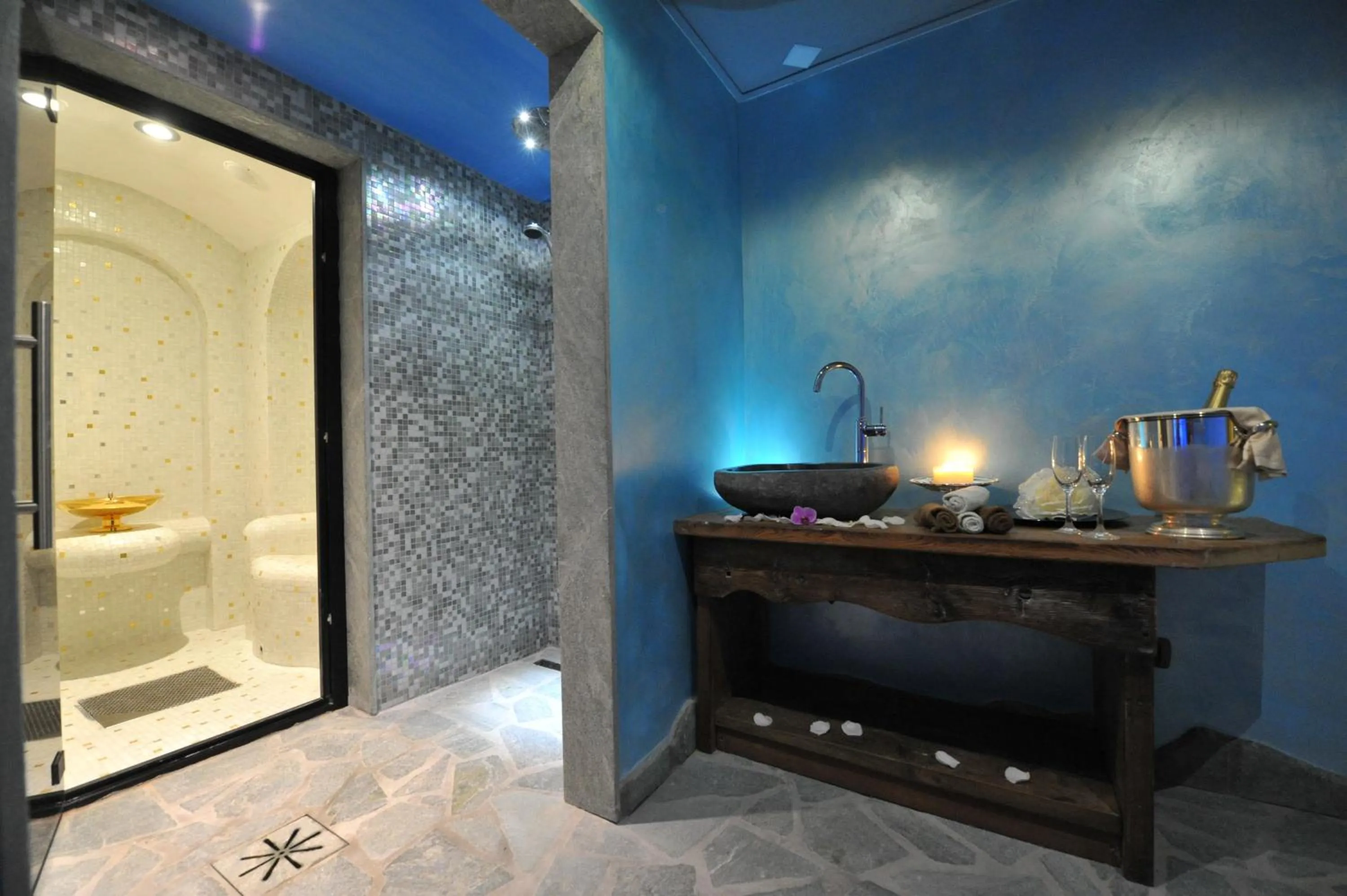 Spa and wellness centre/facilities in Hotel Bucaneve