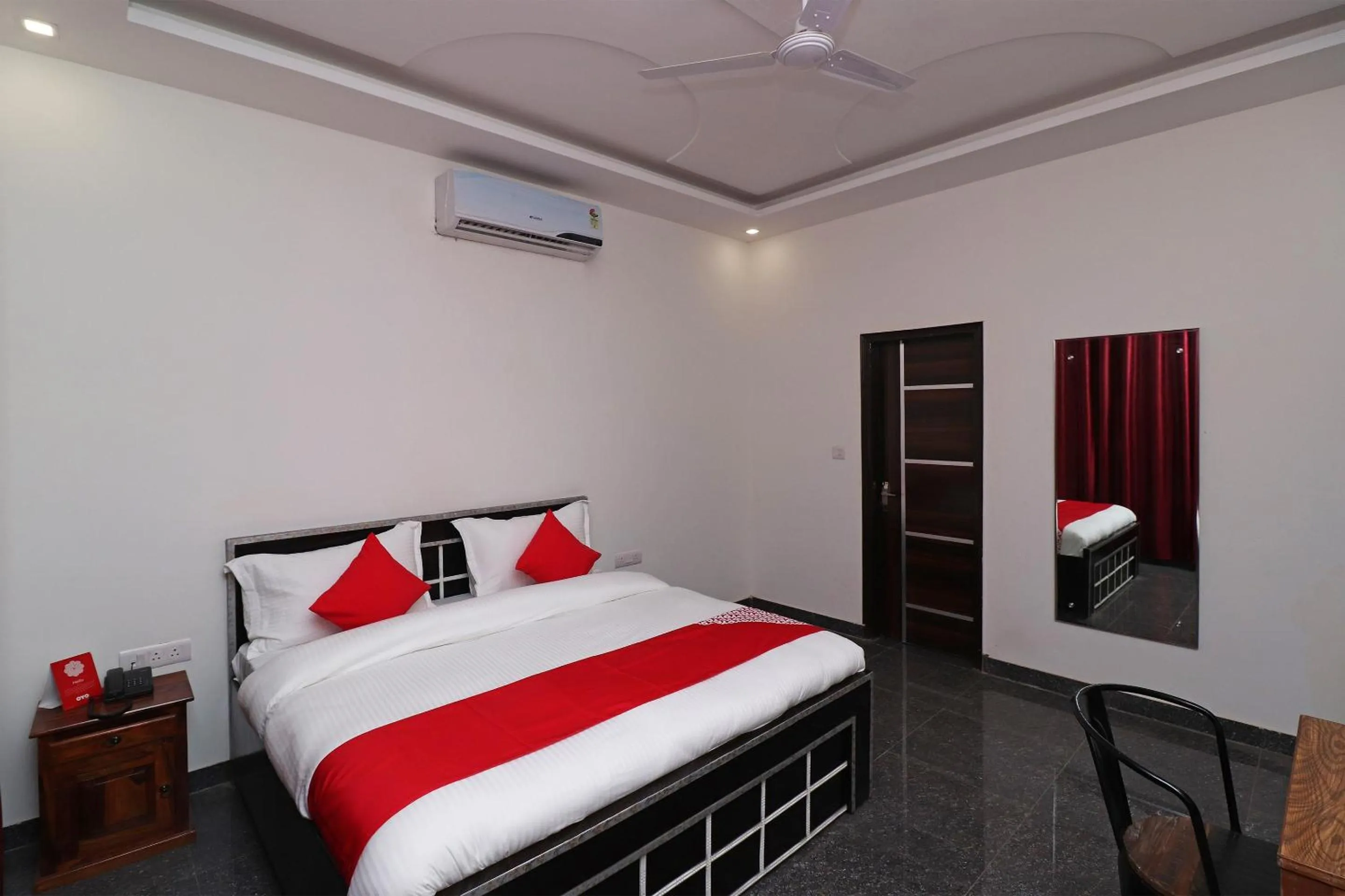 Bedroom in Hotel O Laxmi Residency