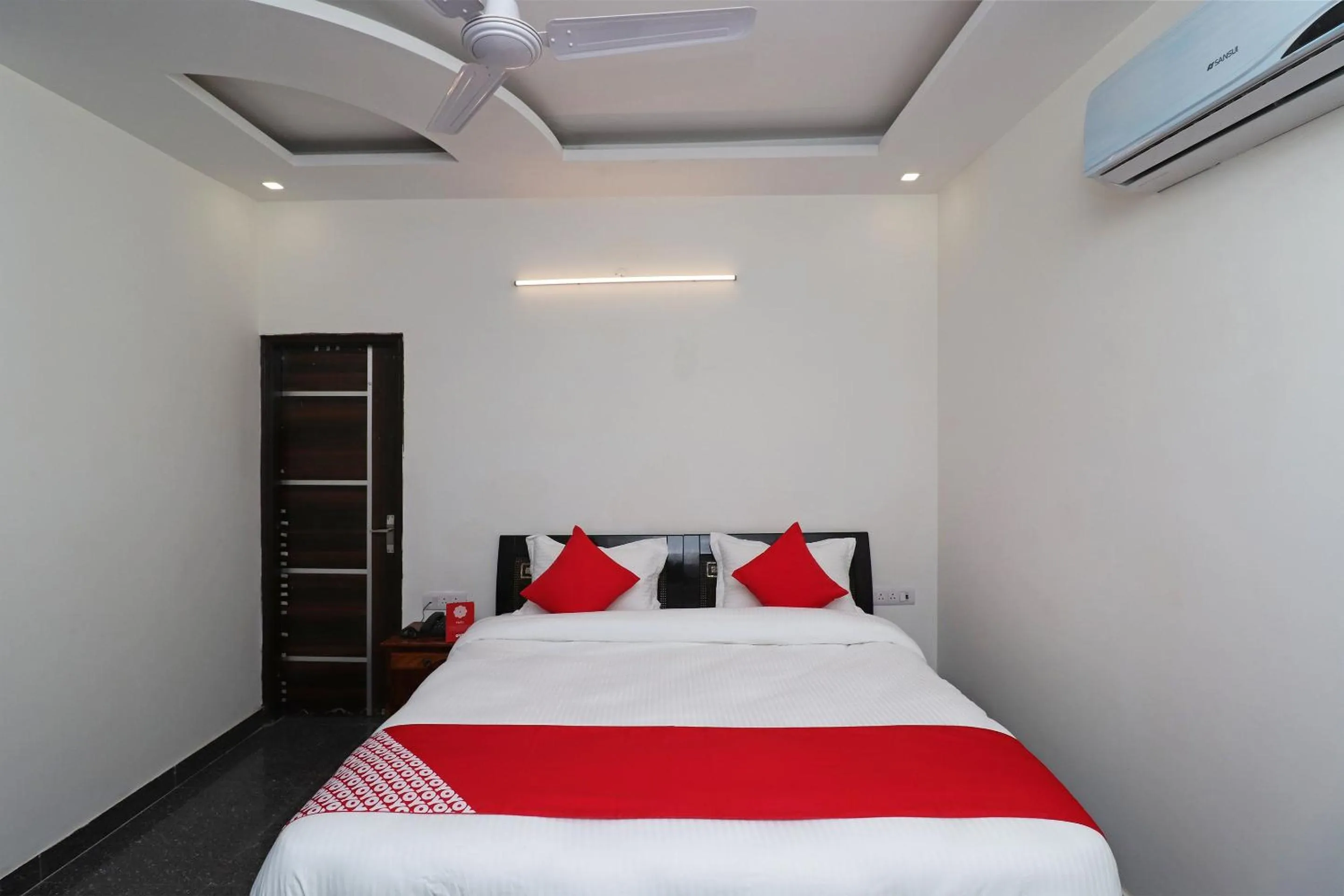 Bedroom in Hotel O Laxmi Residency