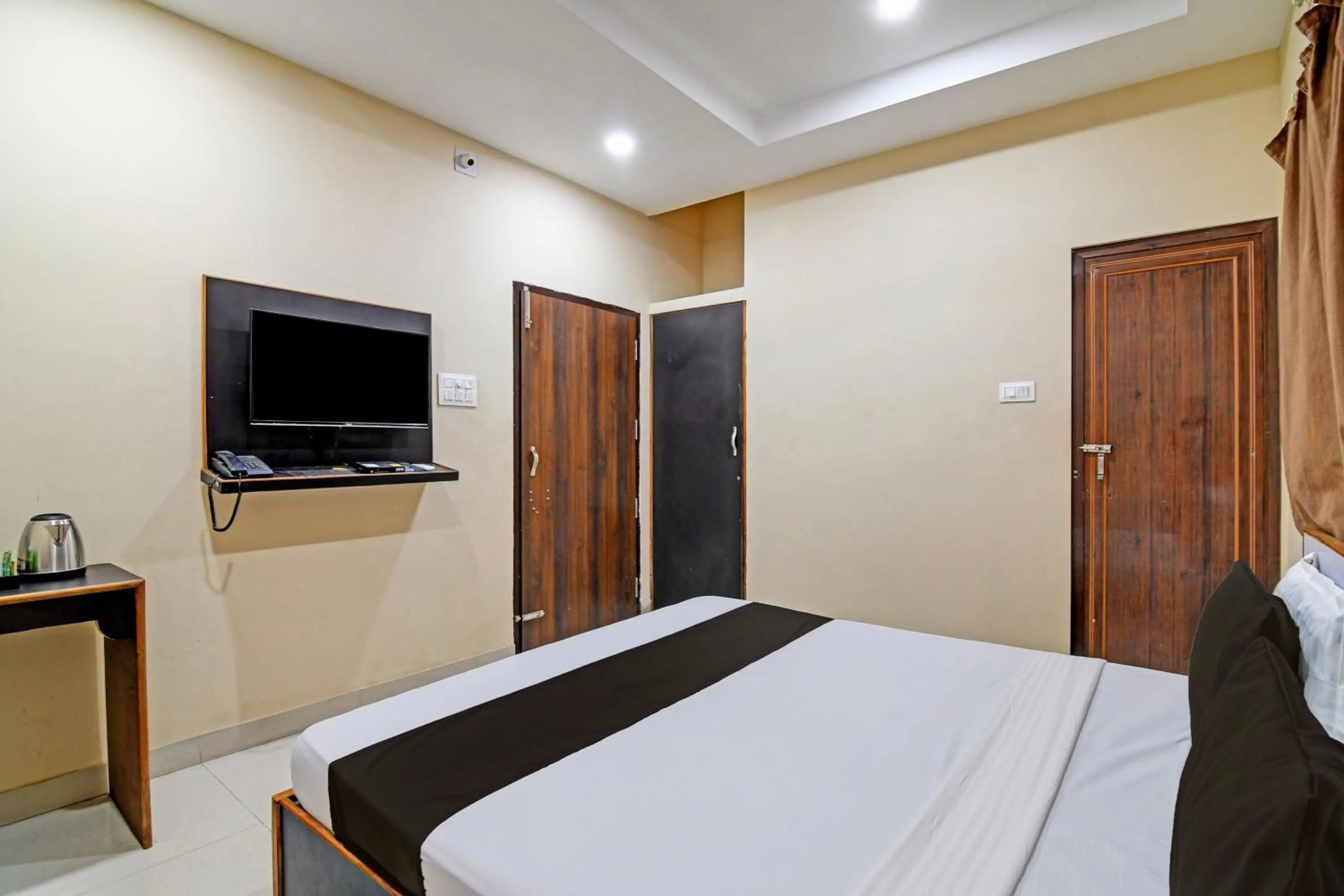 Bedroom, Bed in Archie Oasis