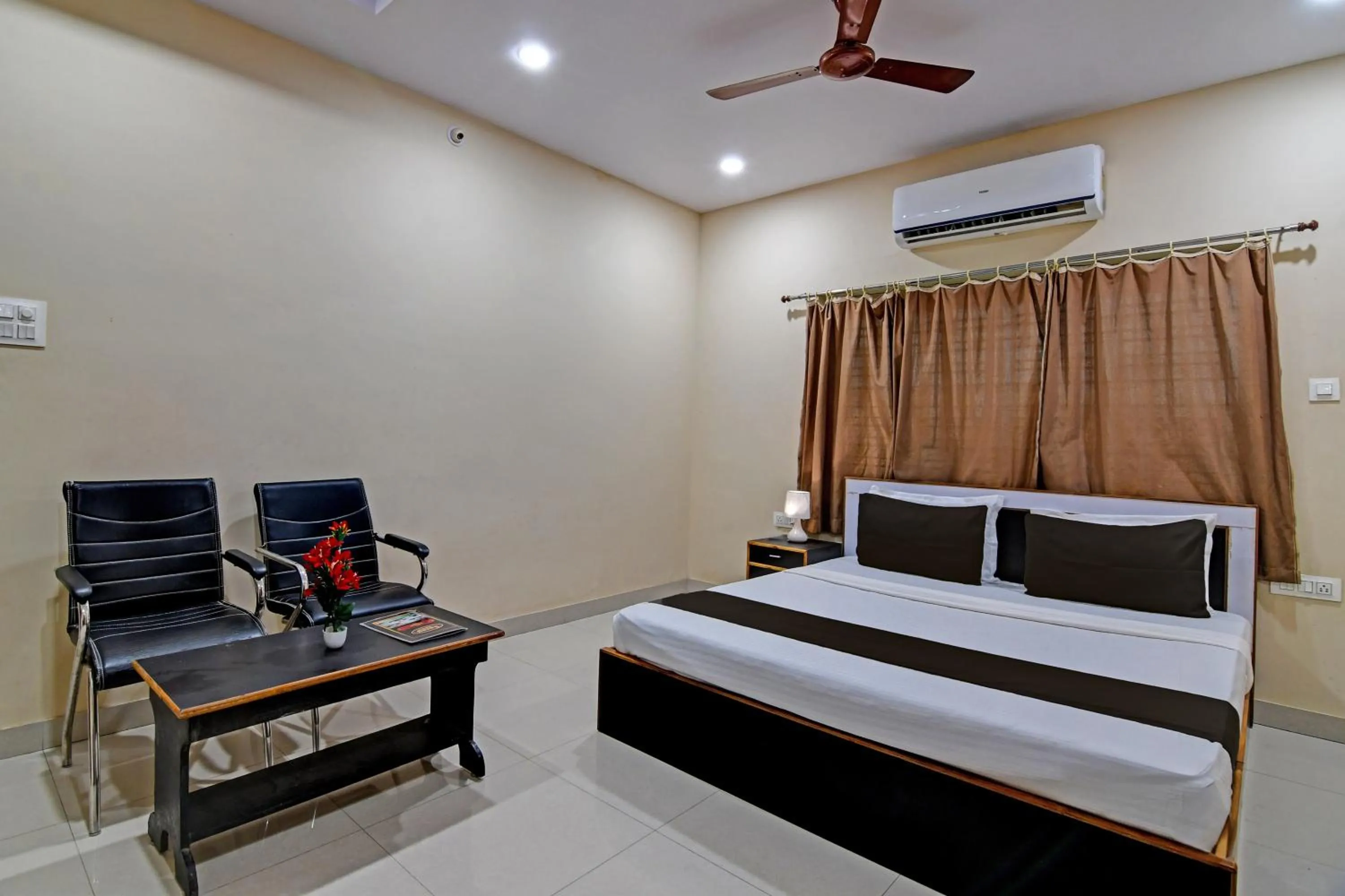 Bedroom, Bed in Archie Oasis