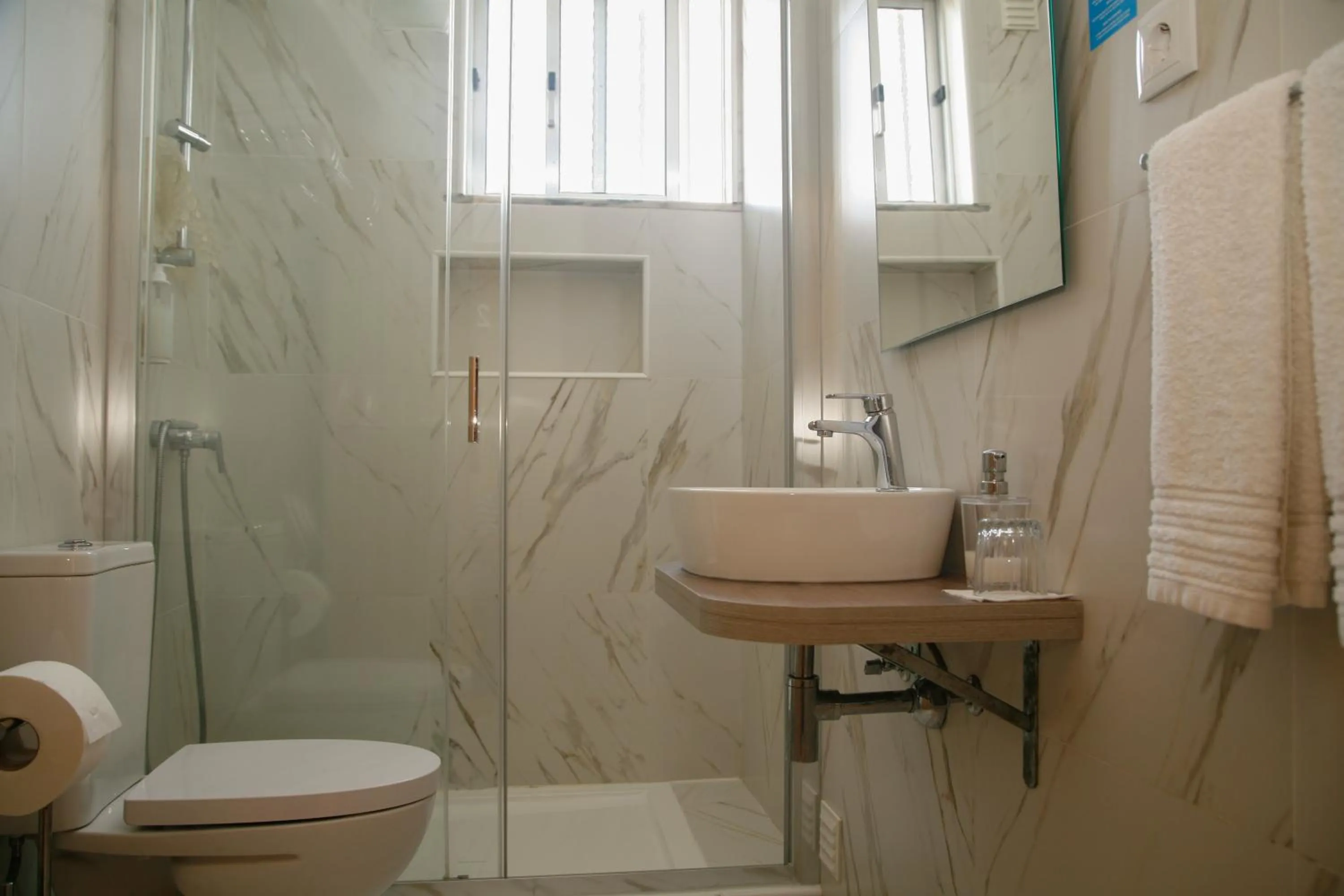 Shower in Nova Delpa AL