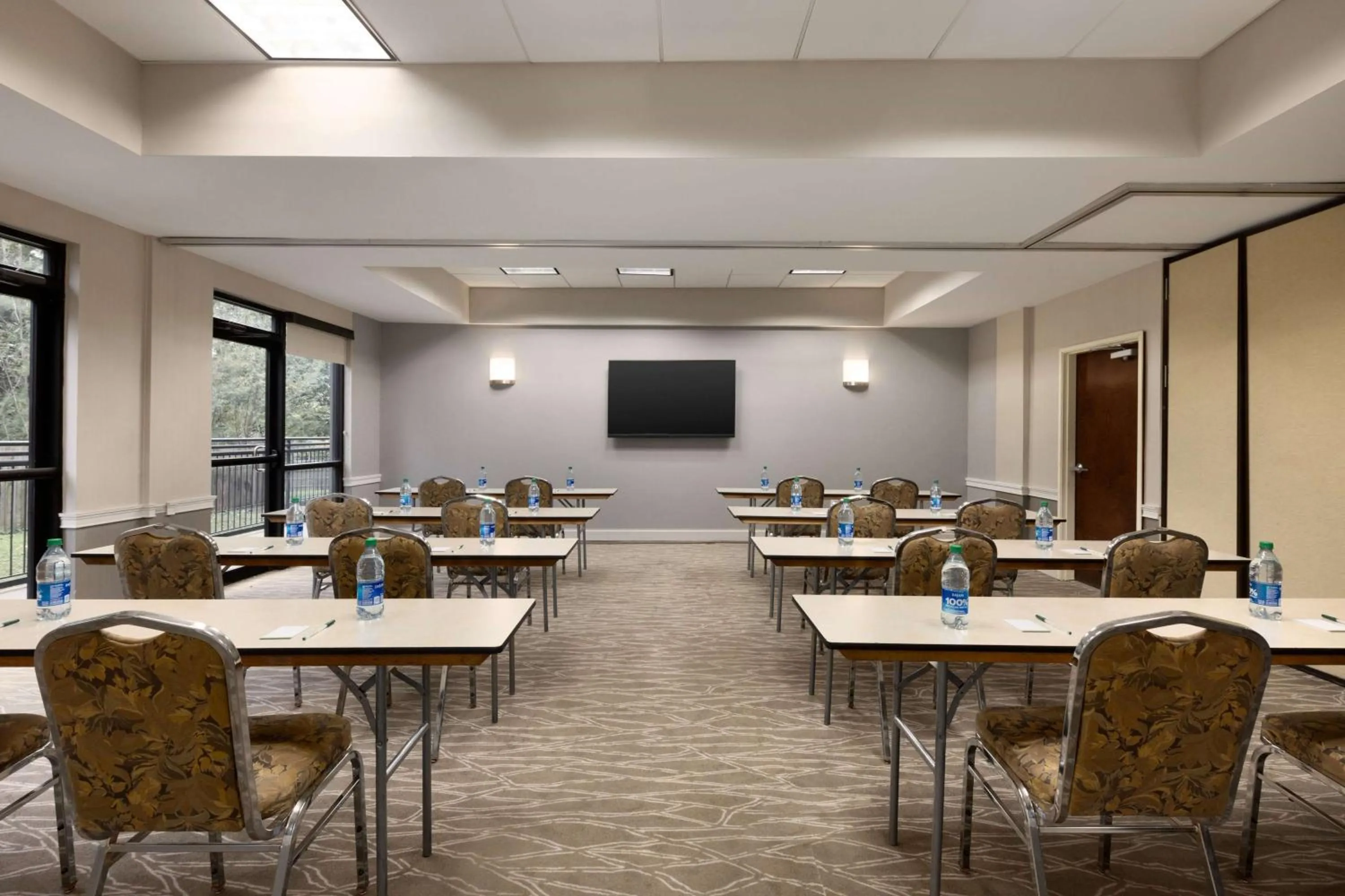 Meeting/conference room in La Quinta by Wyndham Newark - Elkton