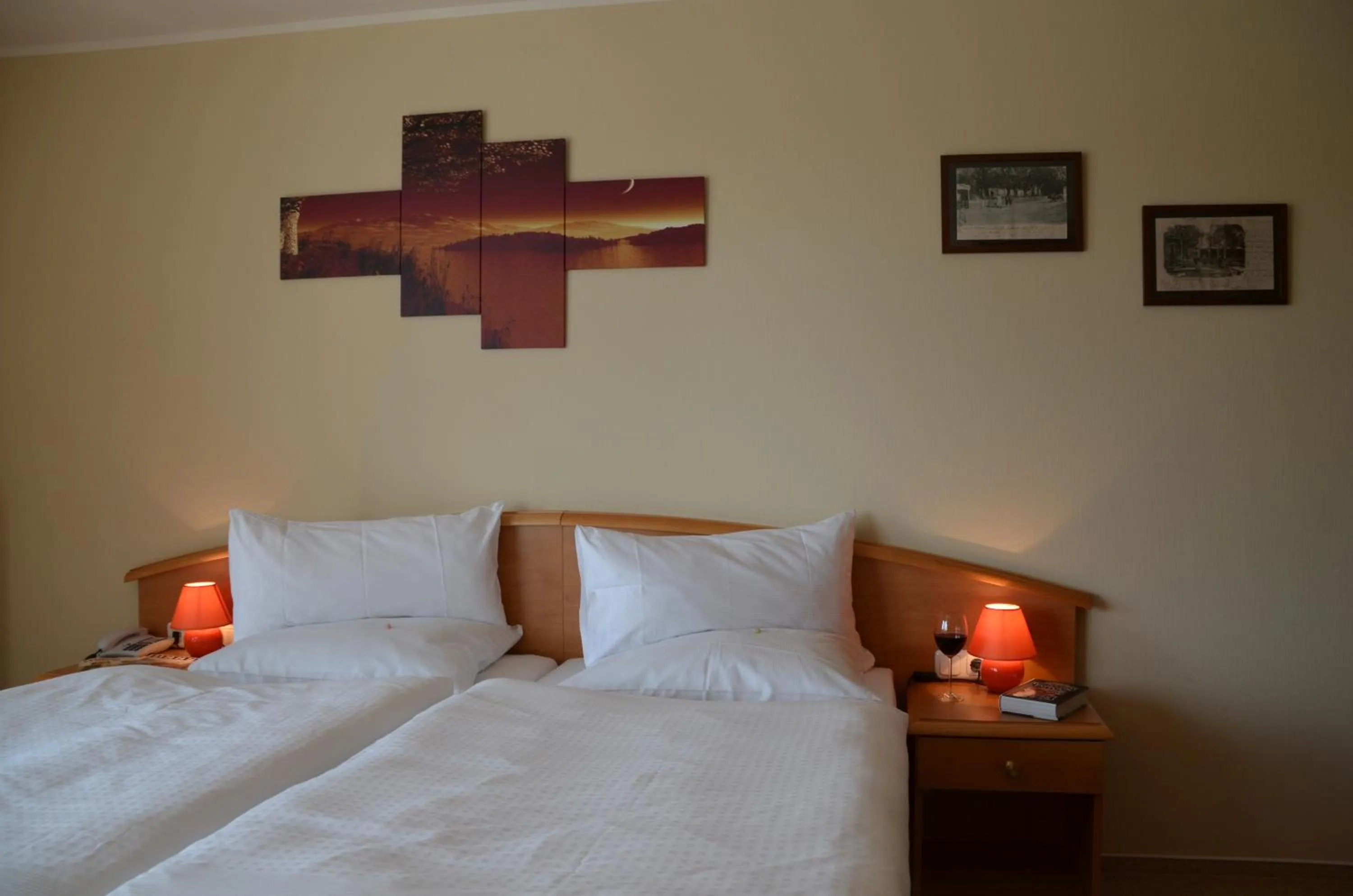 Bedroom, Bed in Hotel zur Brücke