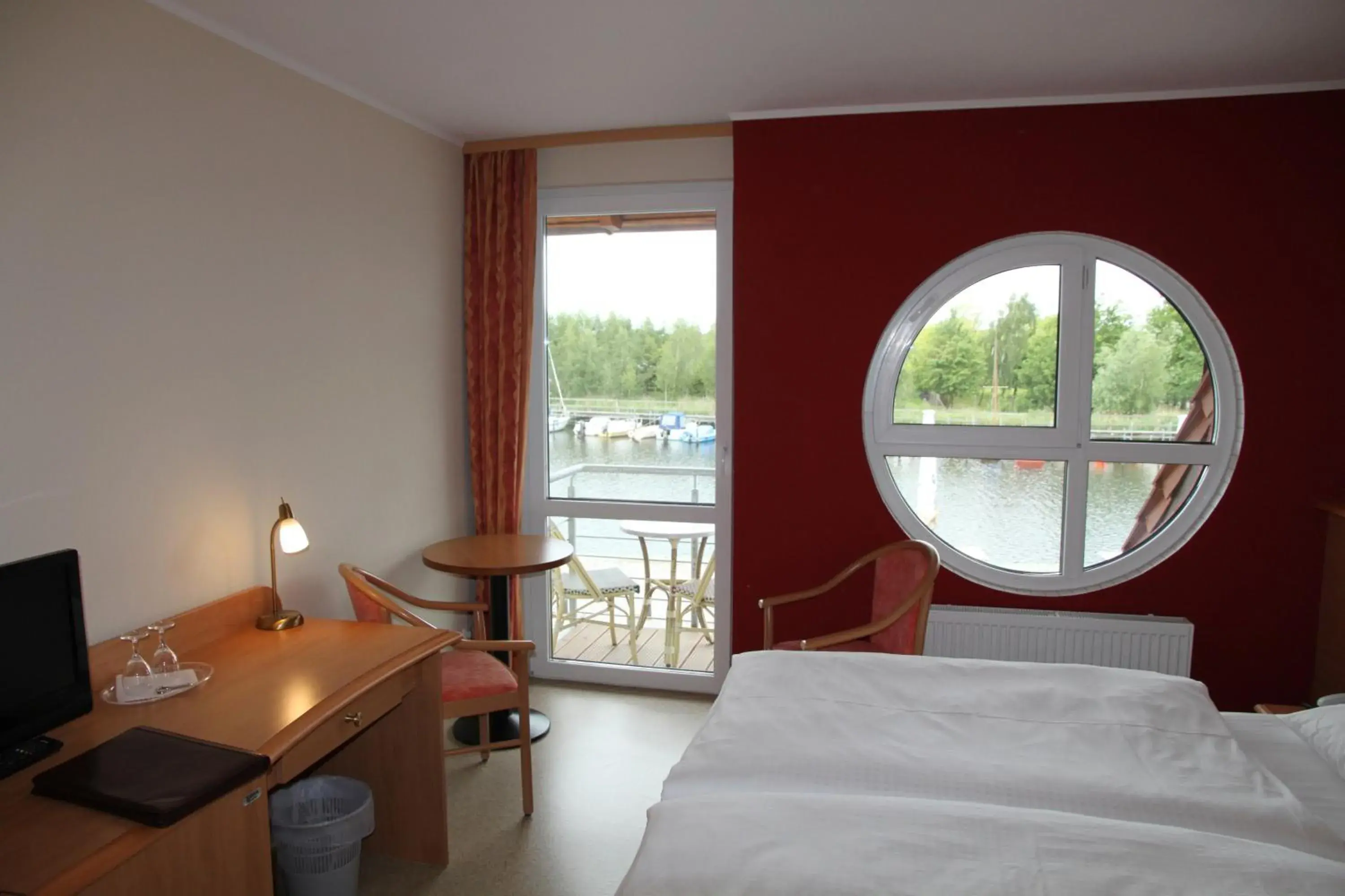 Double Room with Balcony - single occupancy in Hotel zur Brücke Double Room with Balcony - single occupancy in Hotel zur Brücke