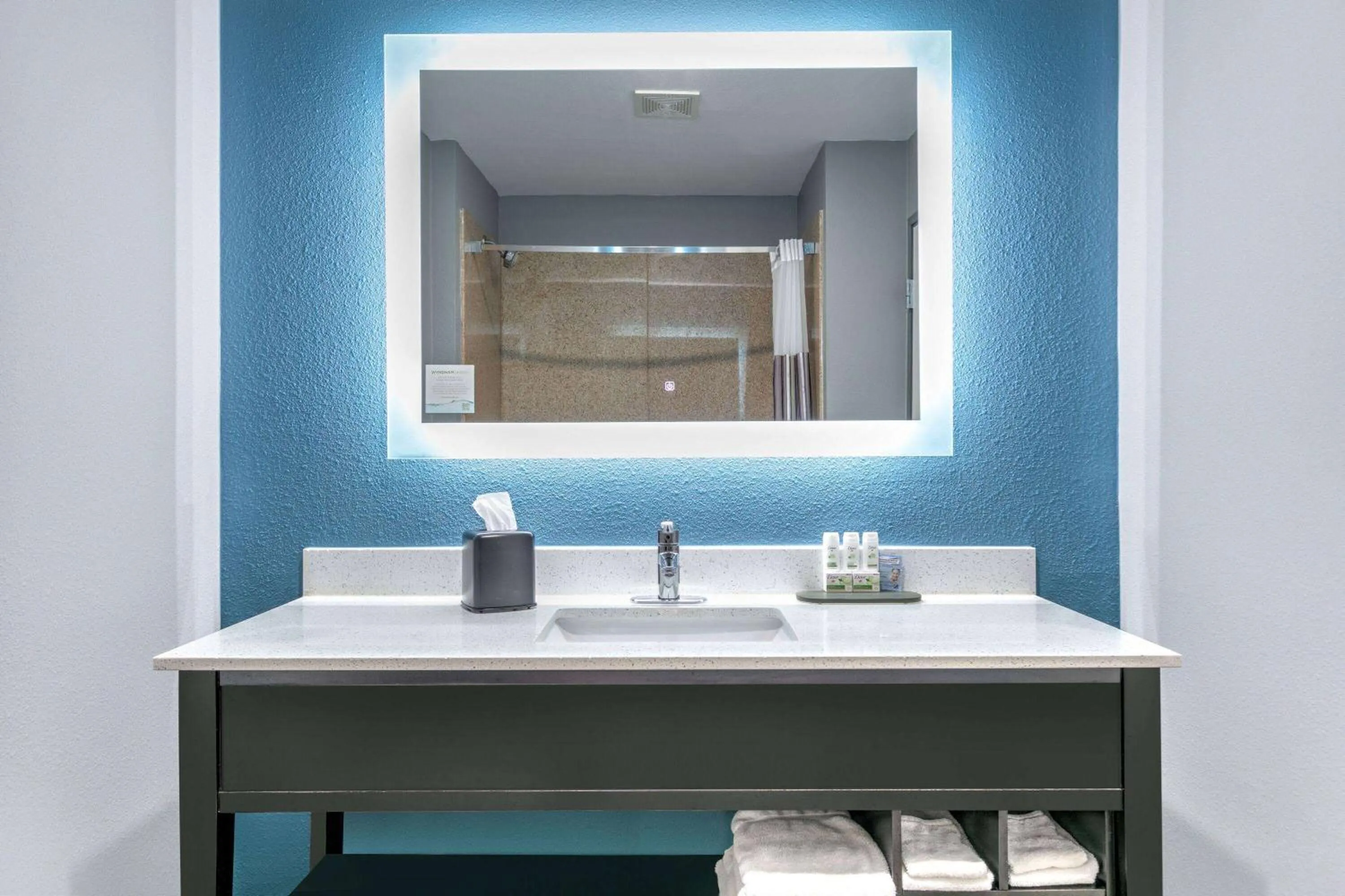 Bathroom in La Quinta by Wyndham Decatur