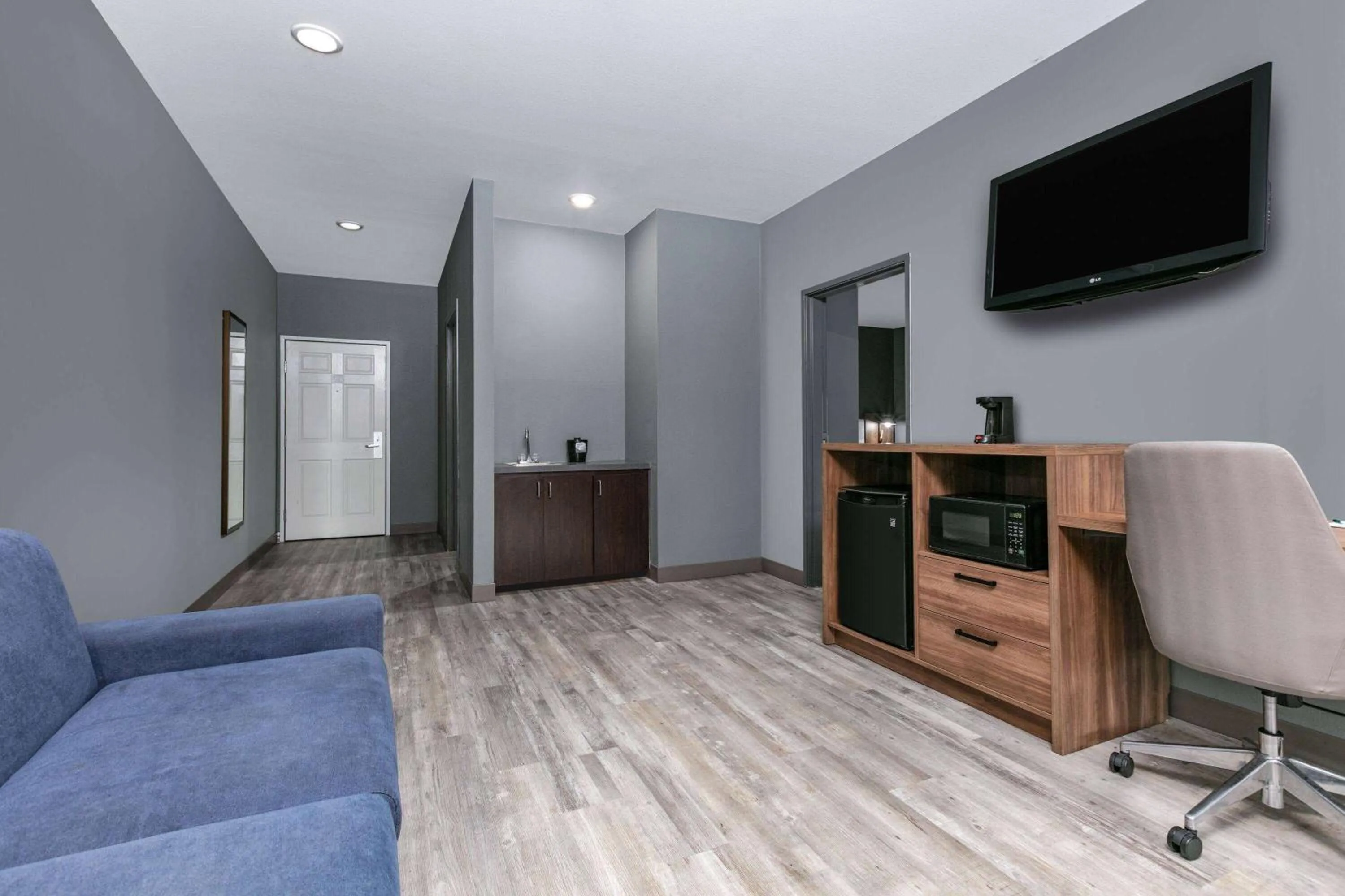 Photo of the whole room in La Quinta by Wyndham Decatur