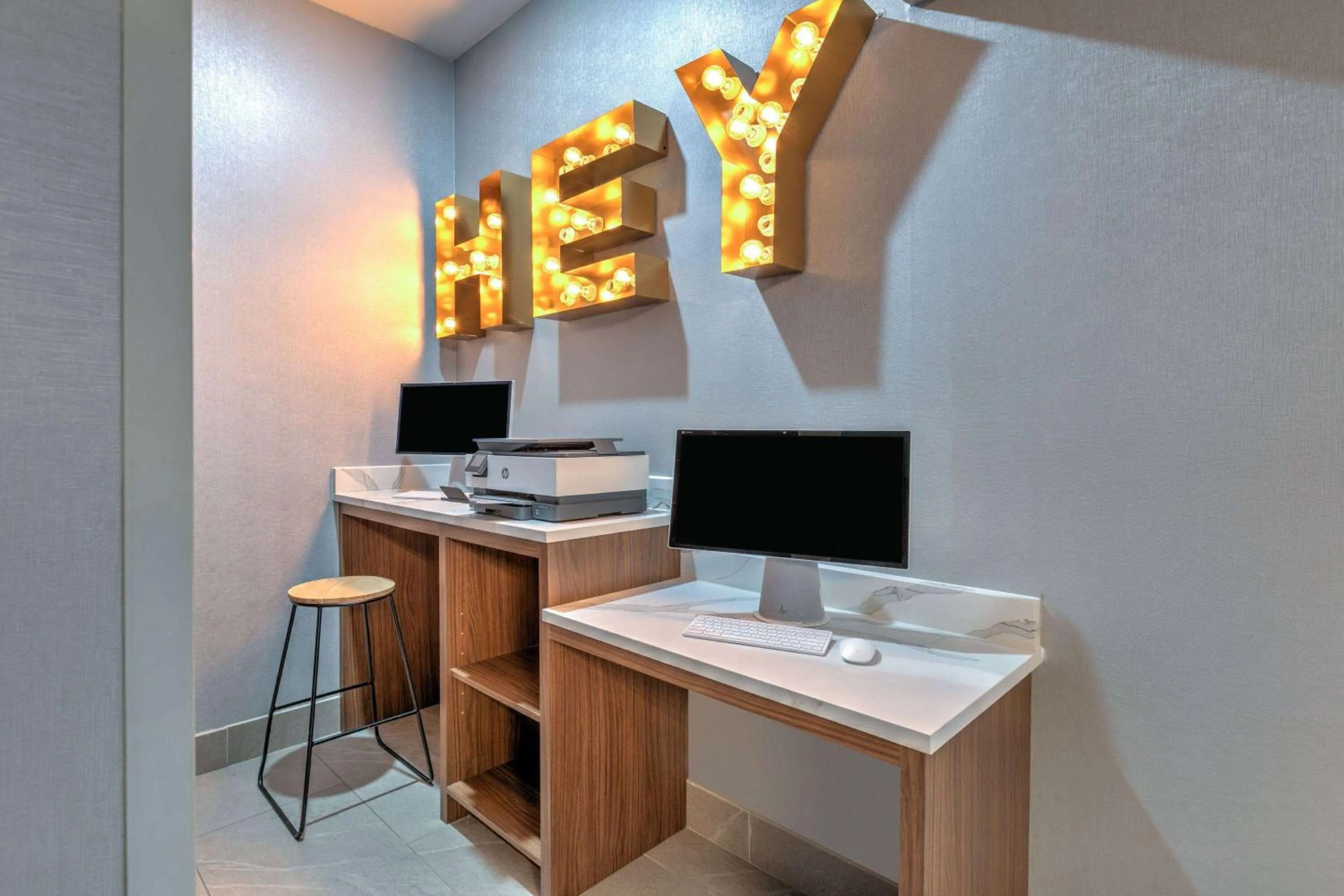 Business facilities in La Quinta by Wyndham Decatur