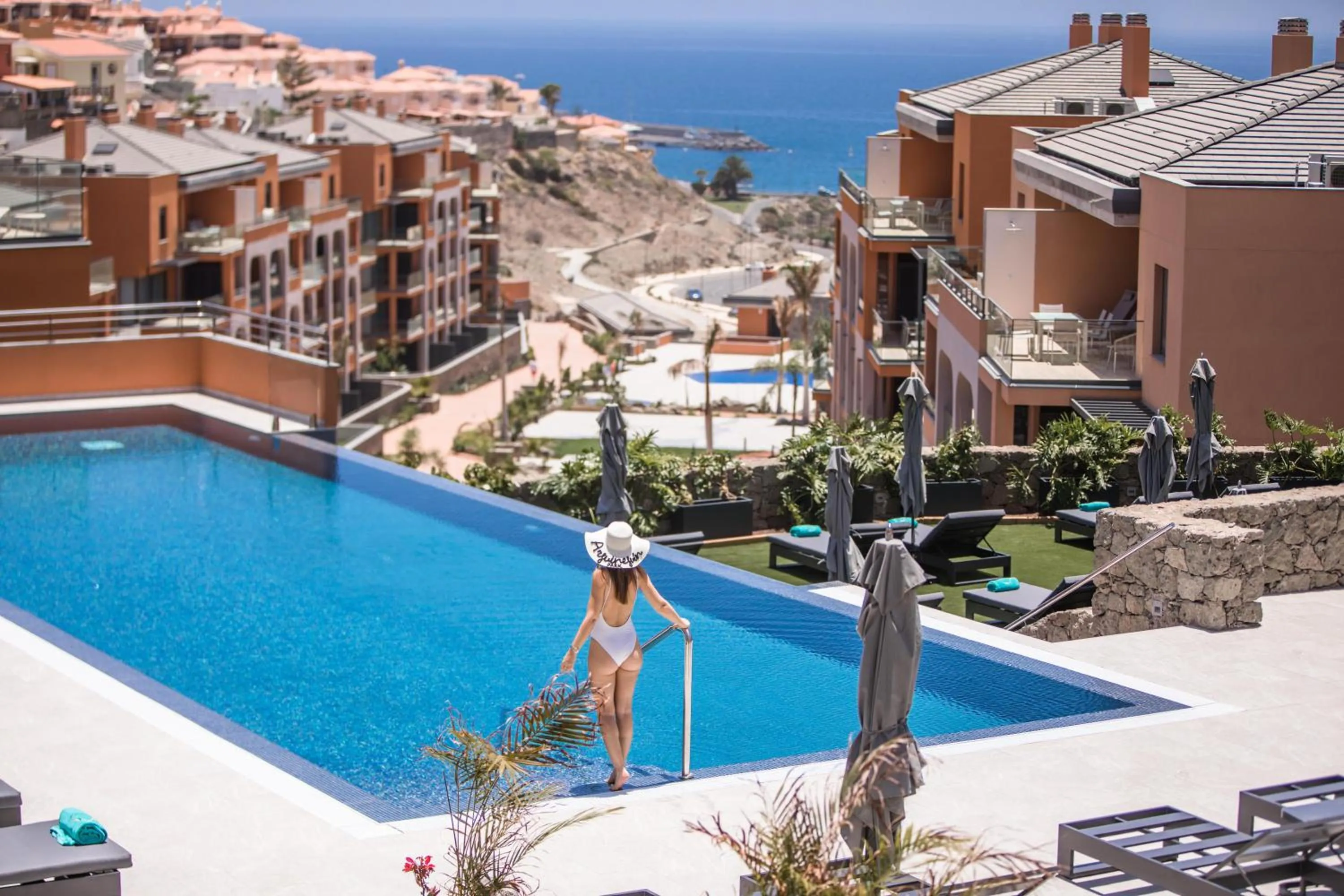 Swimming pool in Arguineguín Park By Servatur VV
