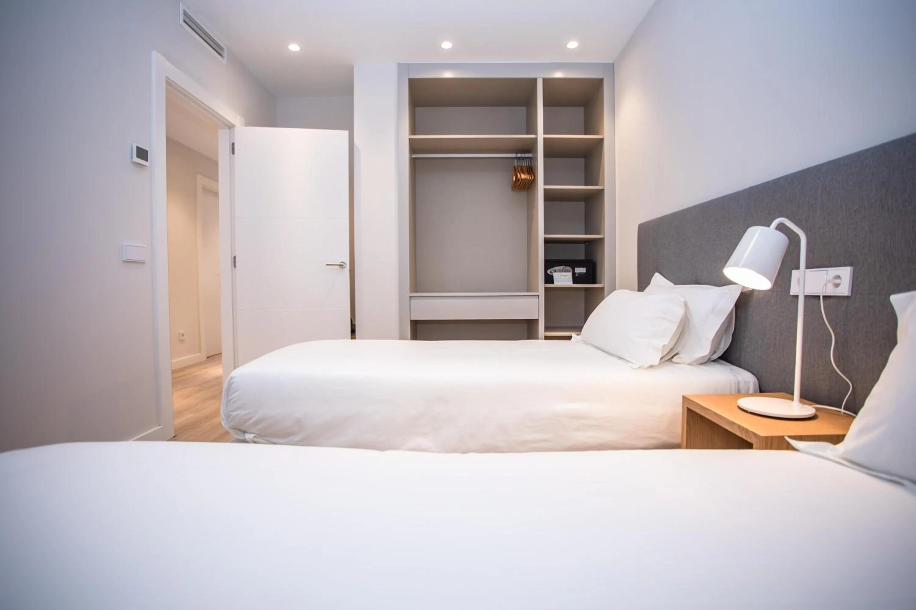 Photo of the whole room, Bed in Arguineguín Park By Servatur VV