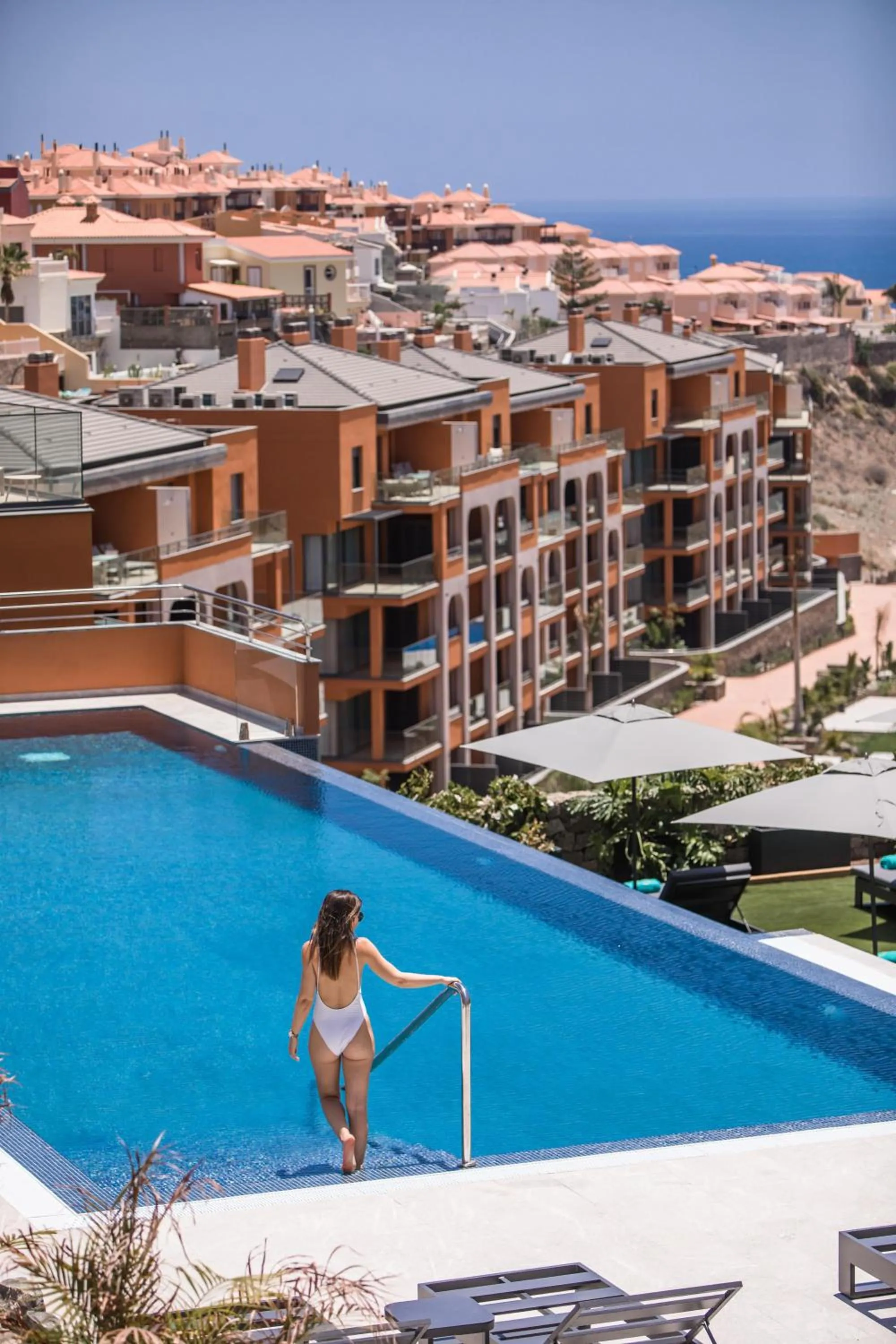 Swimming pool in Arguineguín Park By Servatur VV