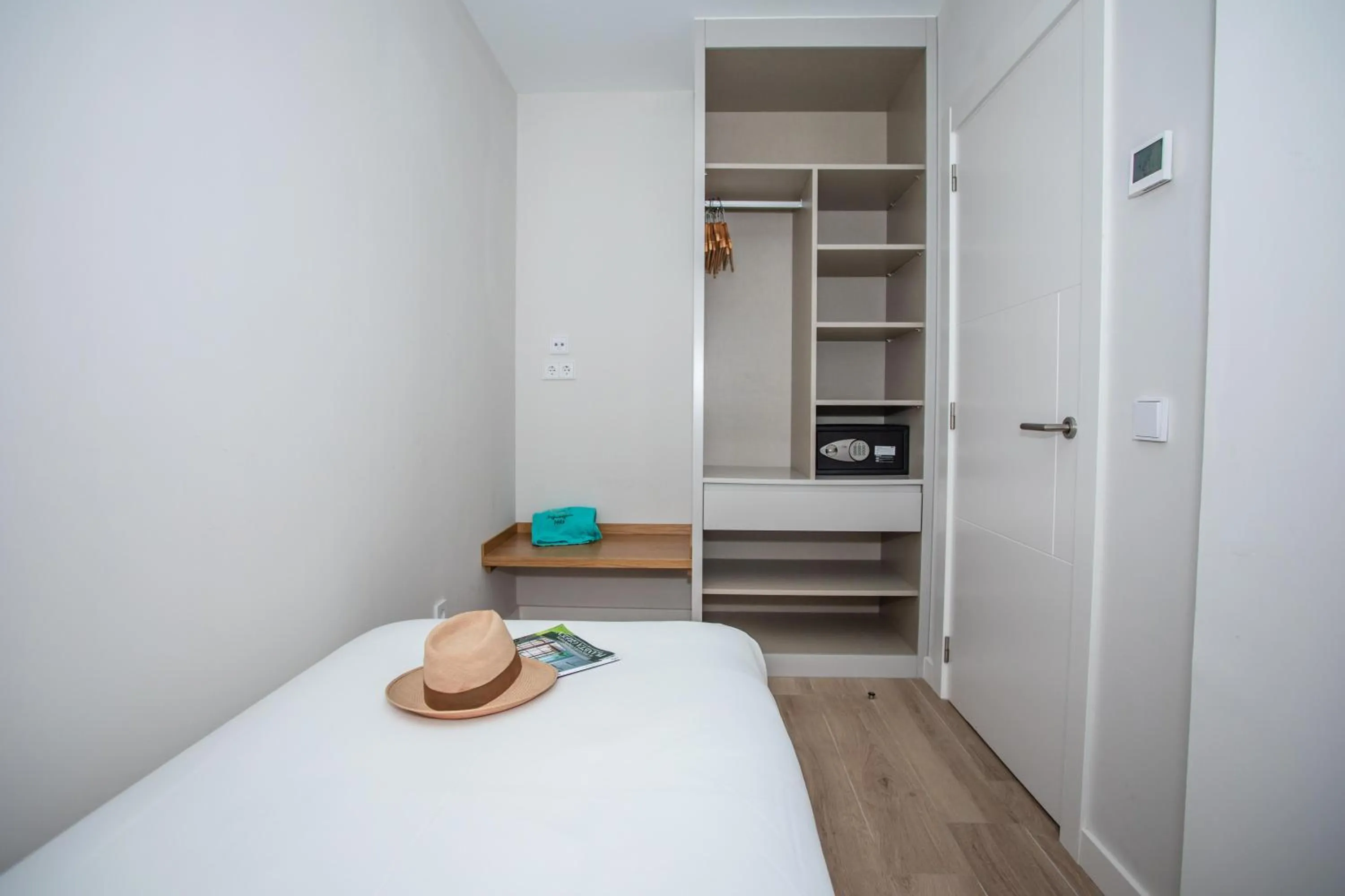 Photo of the whole room, Bed in Arguineguín Park By Servatur VV