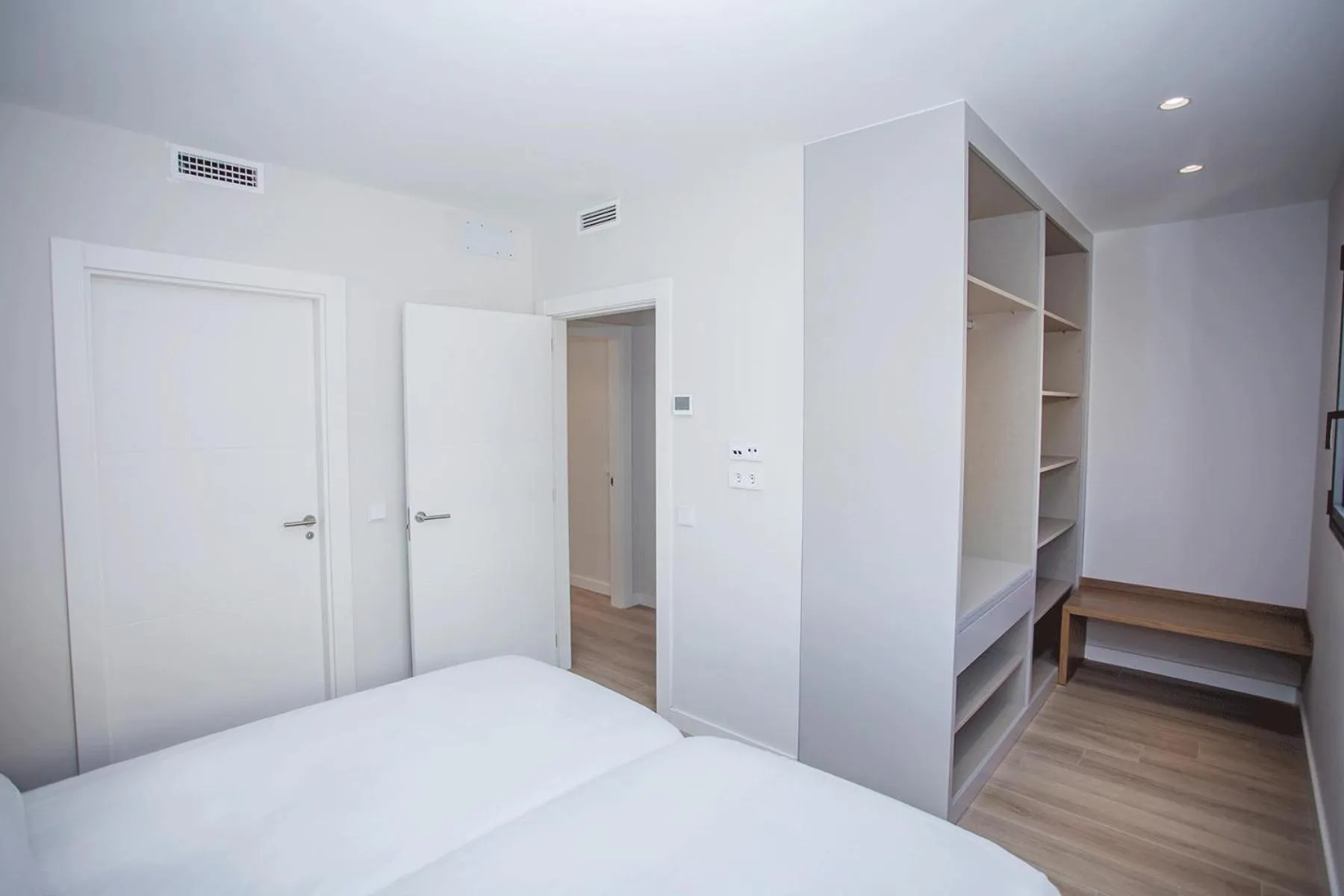 Photo of the whole room, Bed in Arguineguín Park By Servatur VV