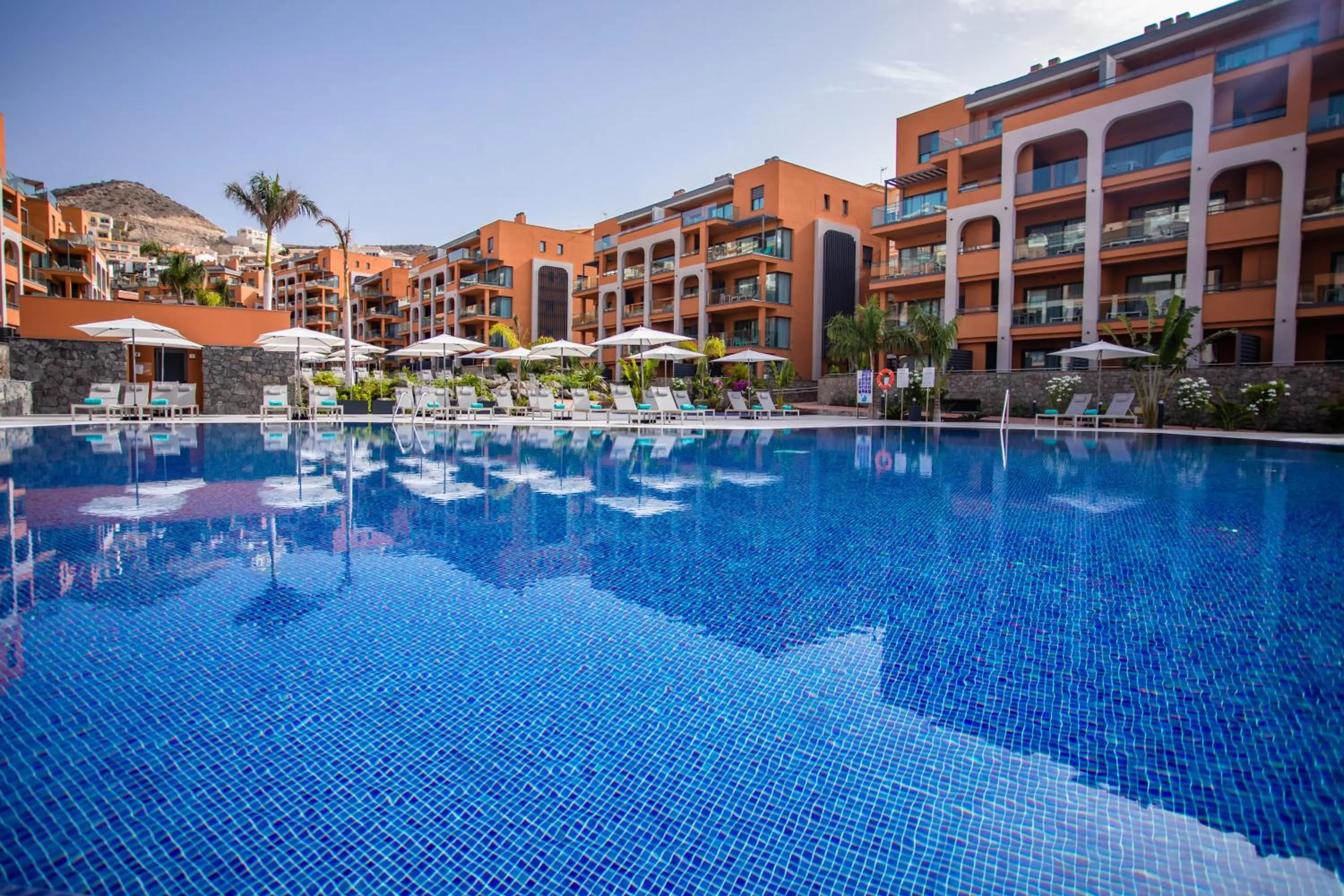 Swimming pool in Arguineguín Park By Servatur VV