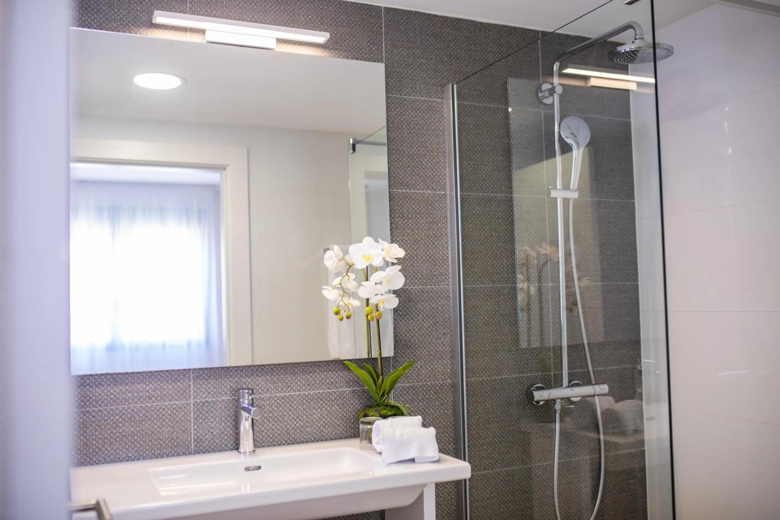 Bathroom in Arguineguín Park By Servatur VV