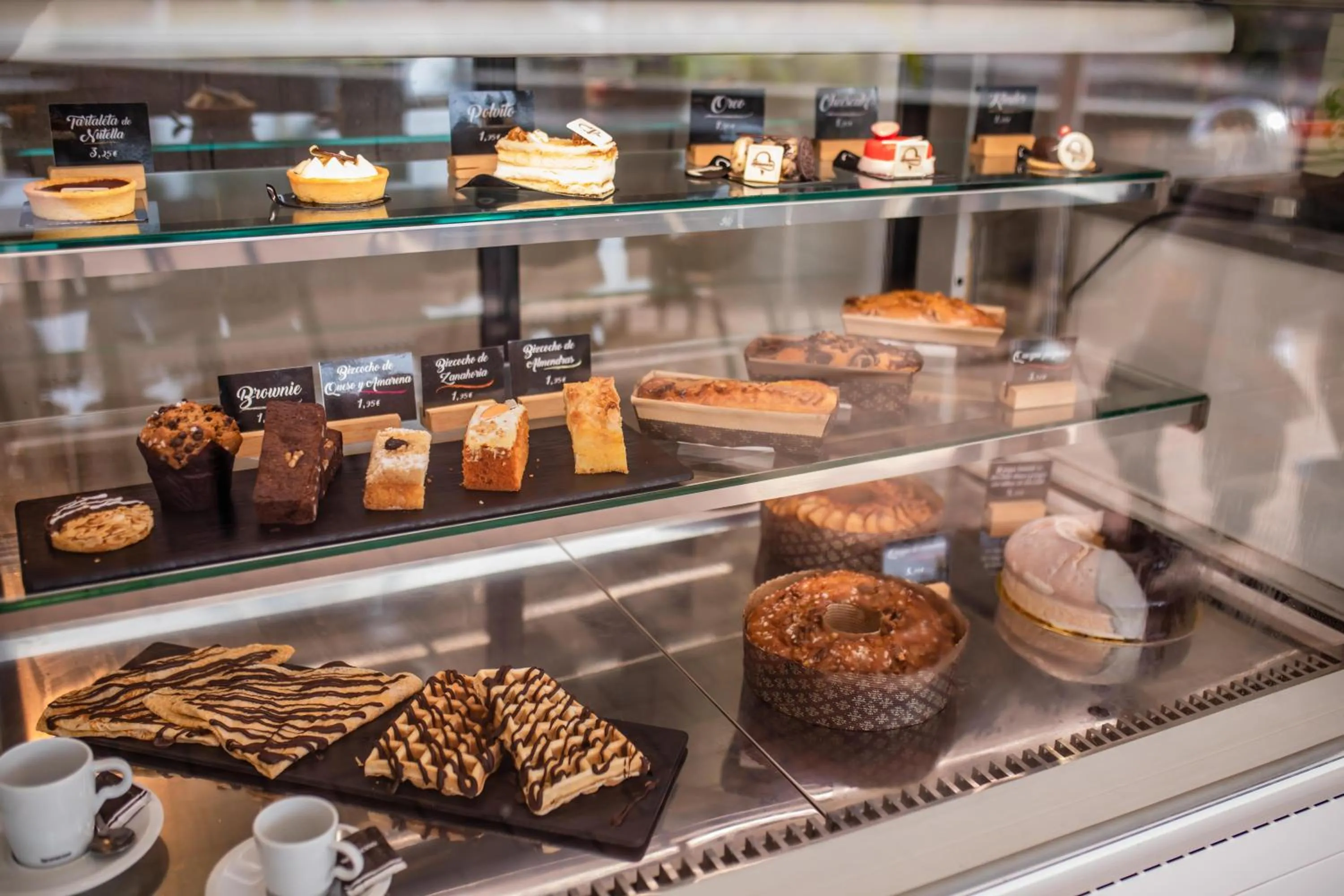 Shopping Area in Arguineguín Park By Servatur VV