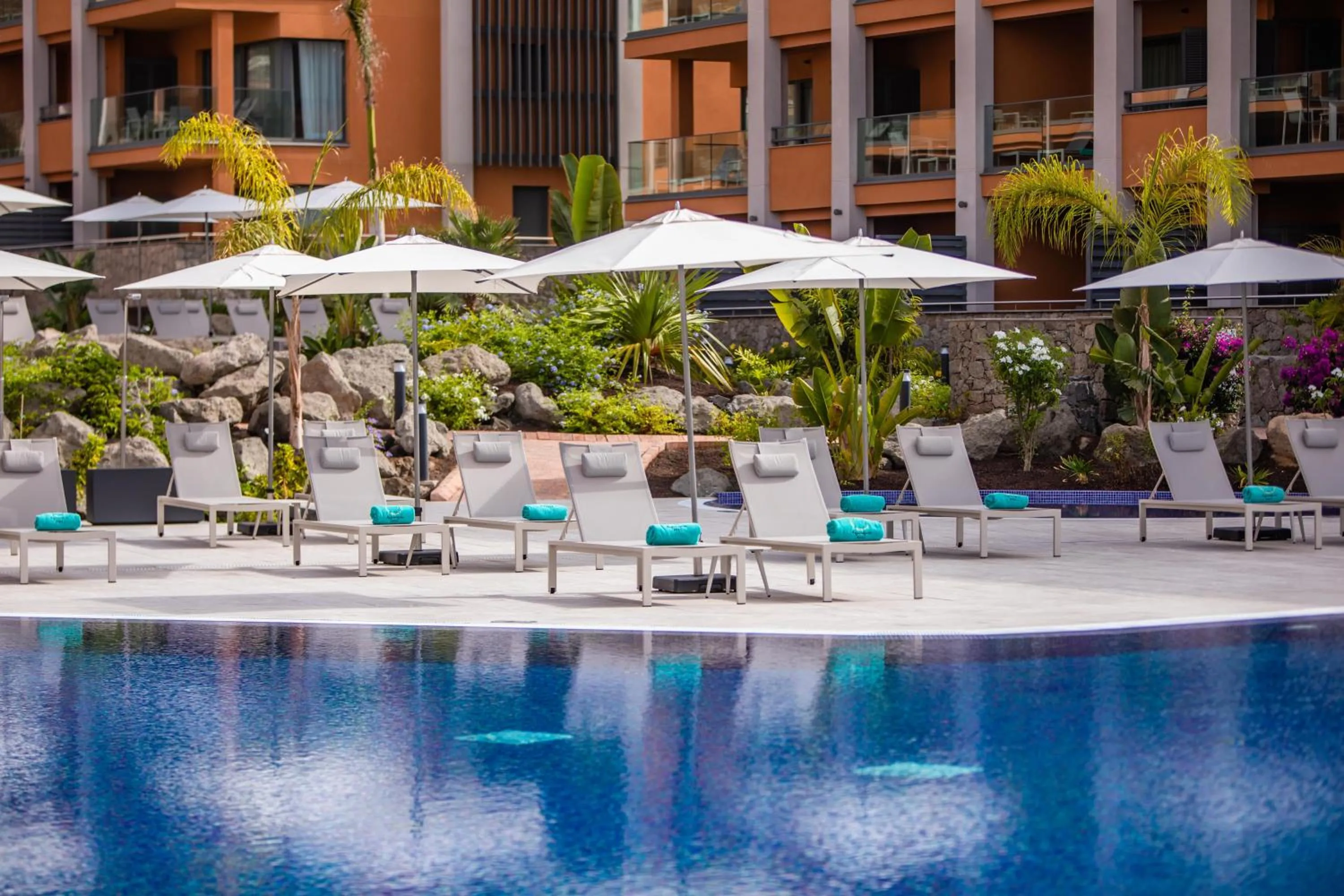 Swimming pool in Arguineguín Park By Servatur VV